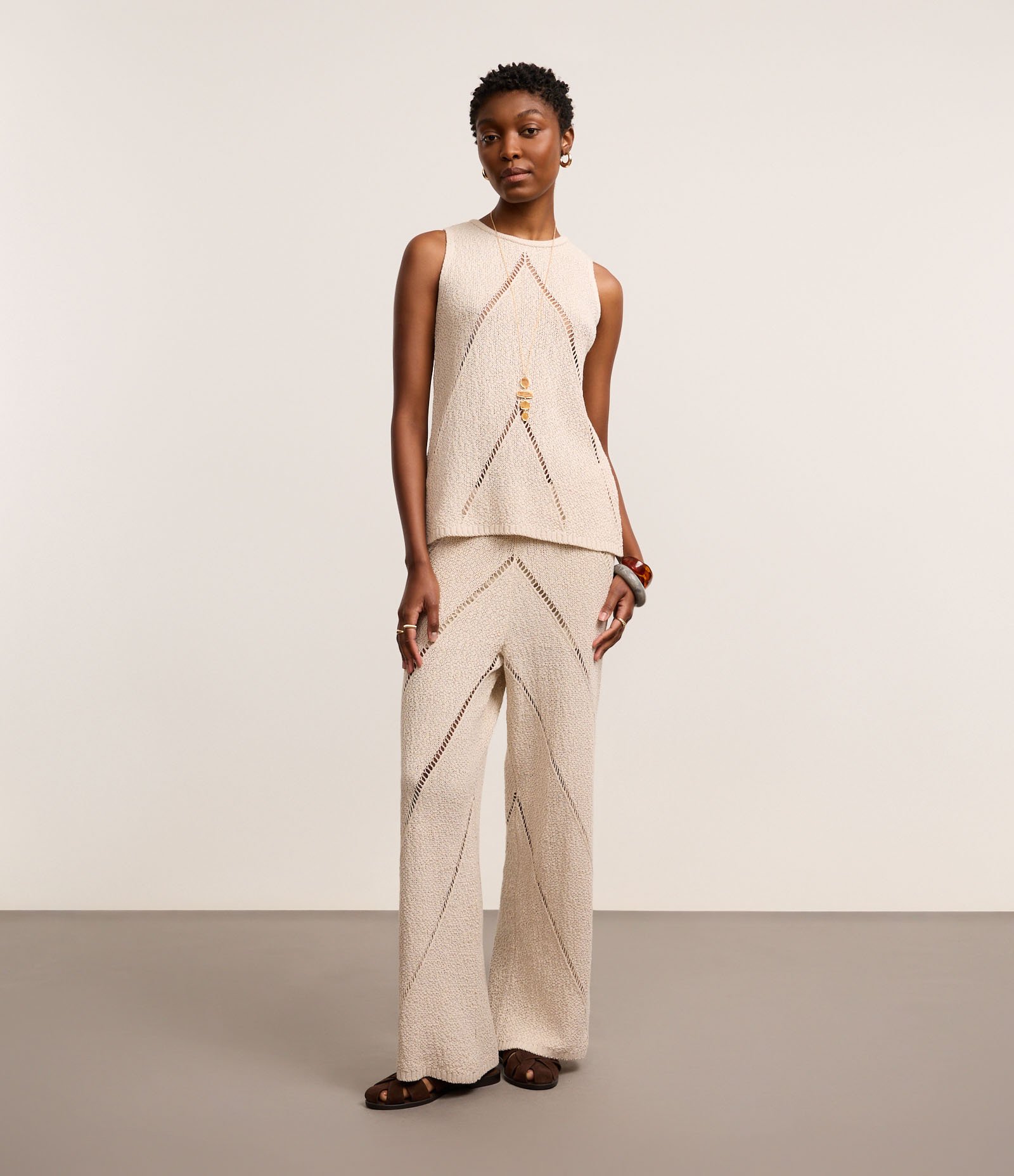 Blusa Alongada Texturizada com Entremeios Diagonais Bege 2