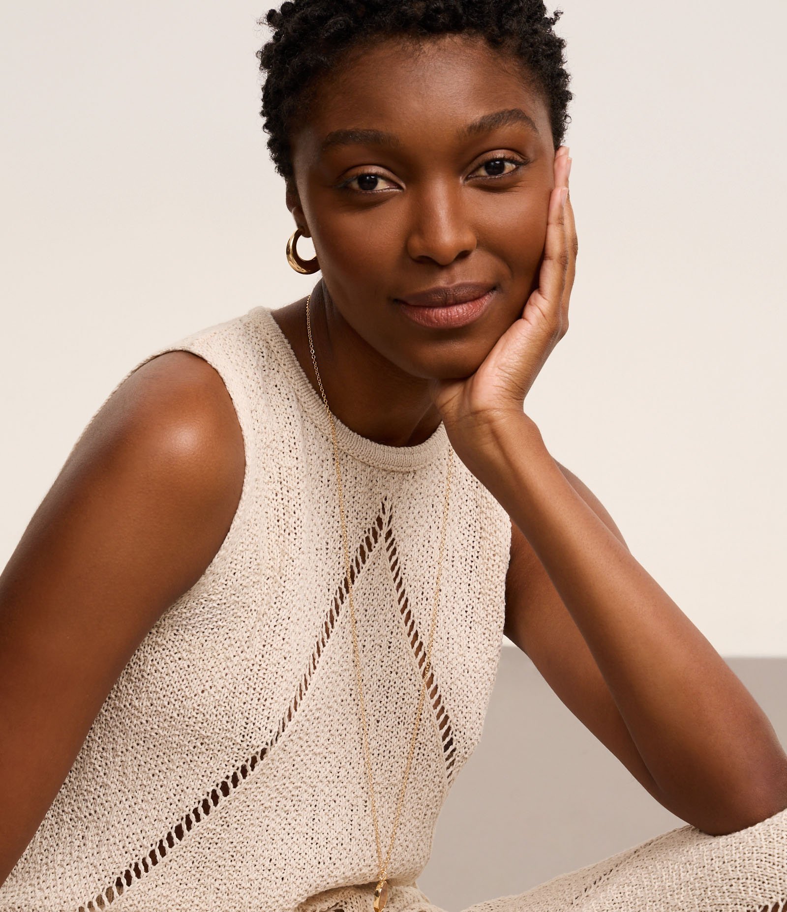 Blusa Alongada Texturizada com Entremeios Diagonais Bege 5