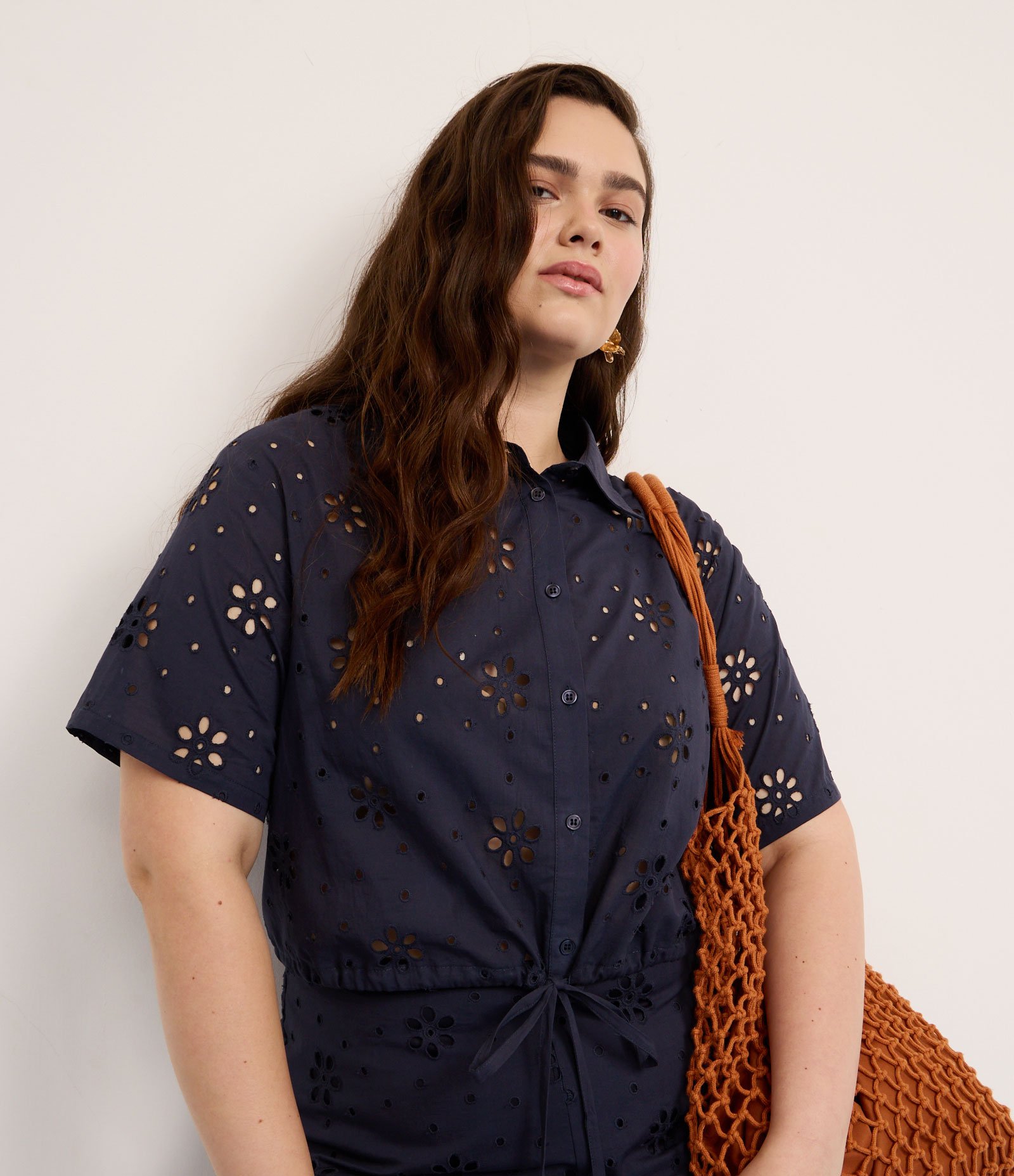 Camisa Cropped em Laise com Amarração na Barra Curve & Plus Size Azul Marinho 1