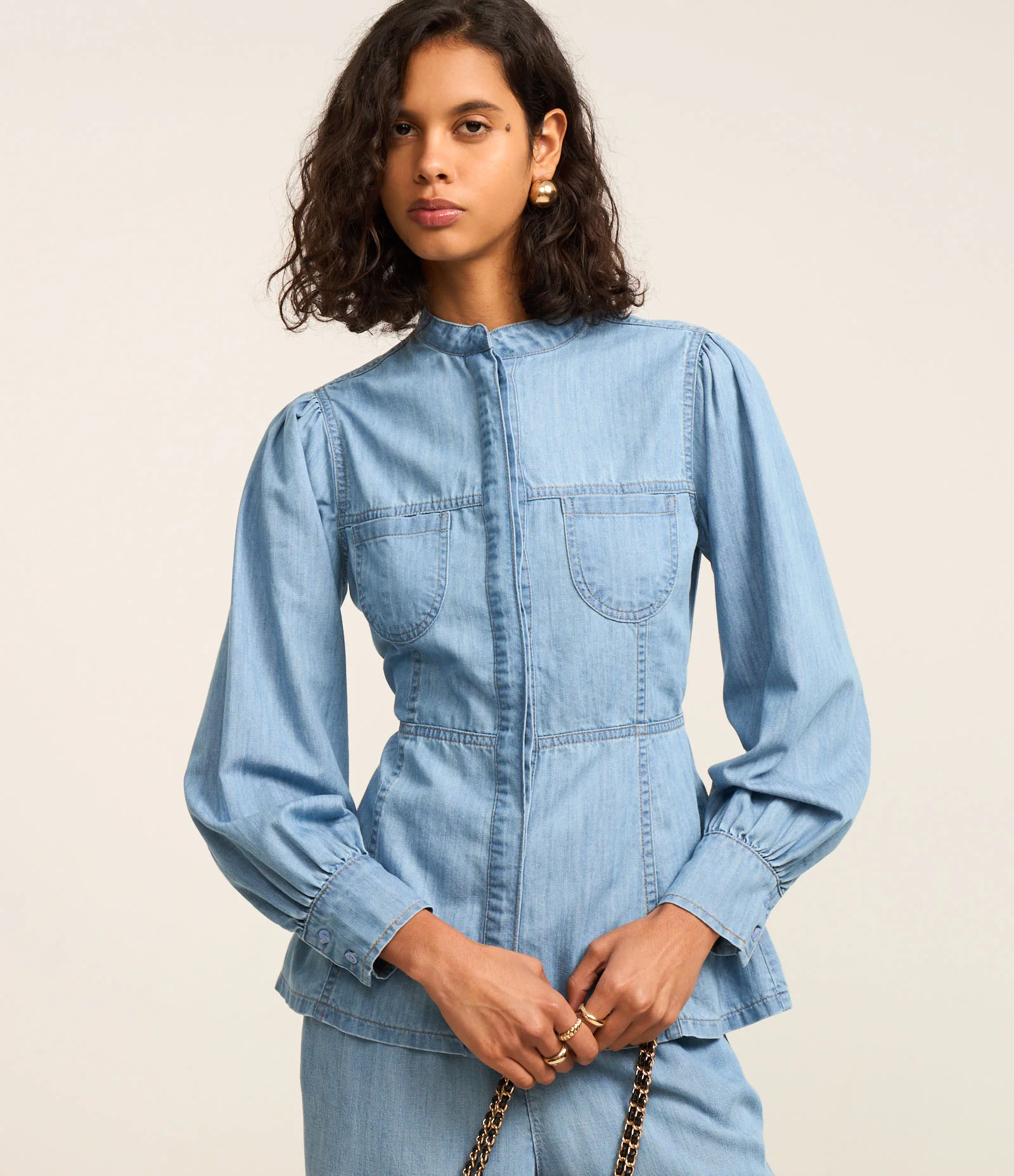 Camisa Jeans Peplum com Bolsinhos e Vista Coberta Azul 1