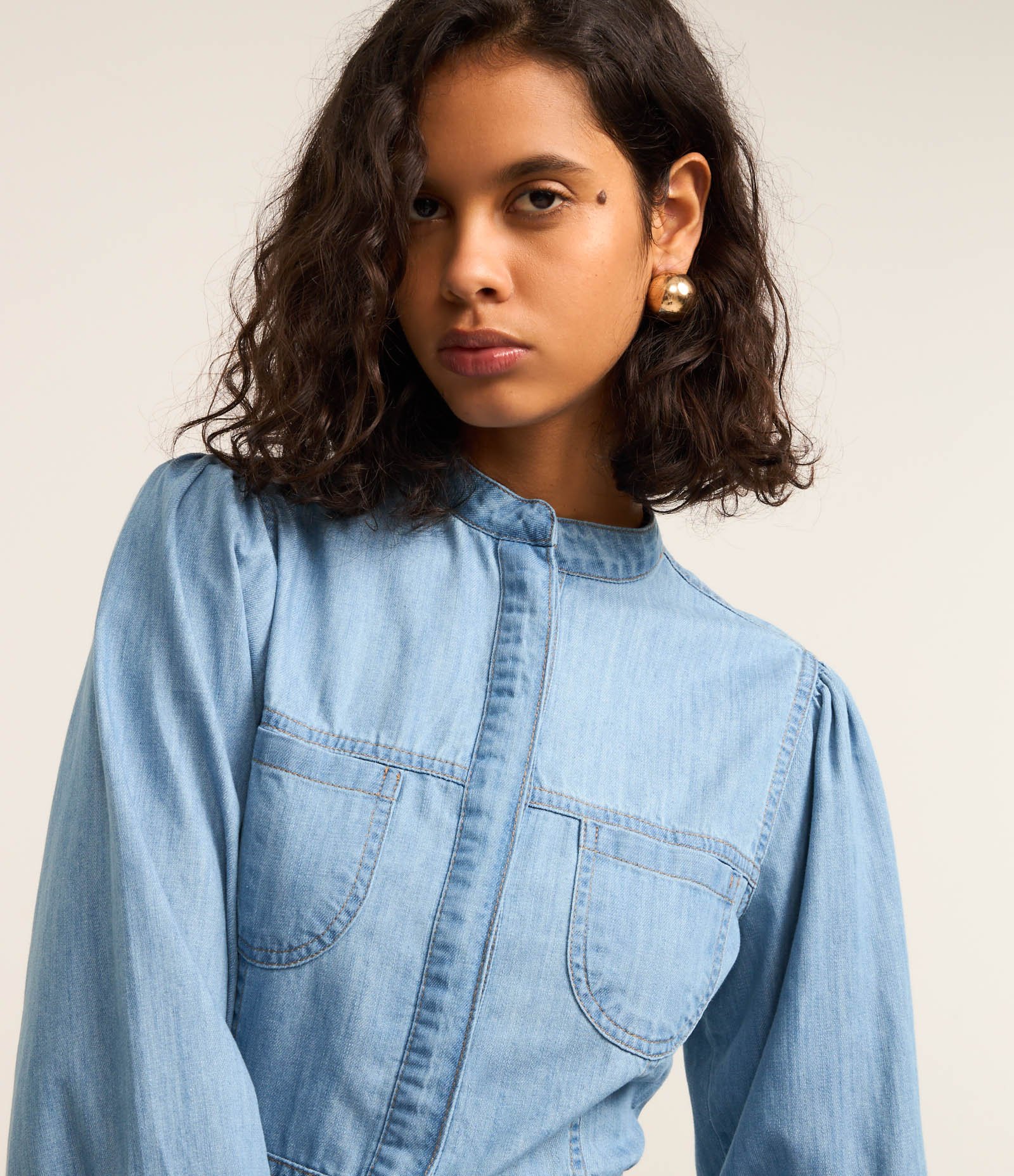 Camisa Jeans Peplum com Bolsinhos e Vista Coberta Azul 4