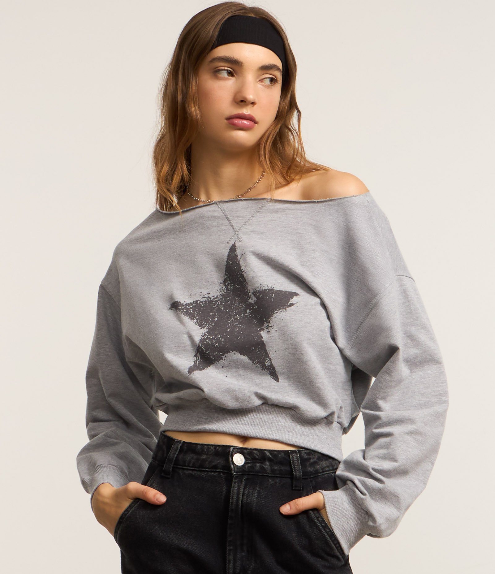 Moletom Cropped com Forro Fleece e Silk de Estrela no Peito Cinza 2