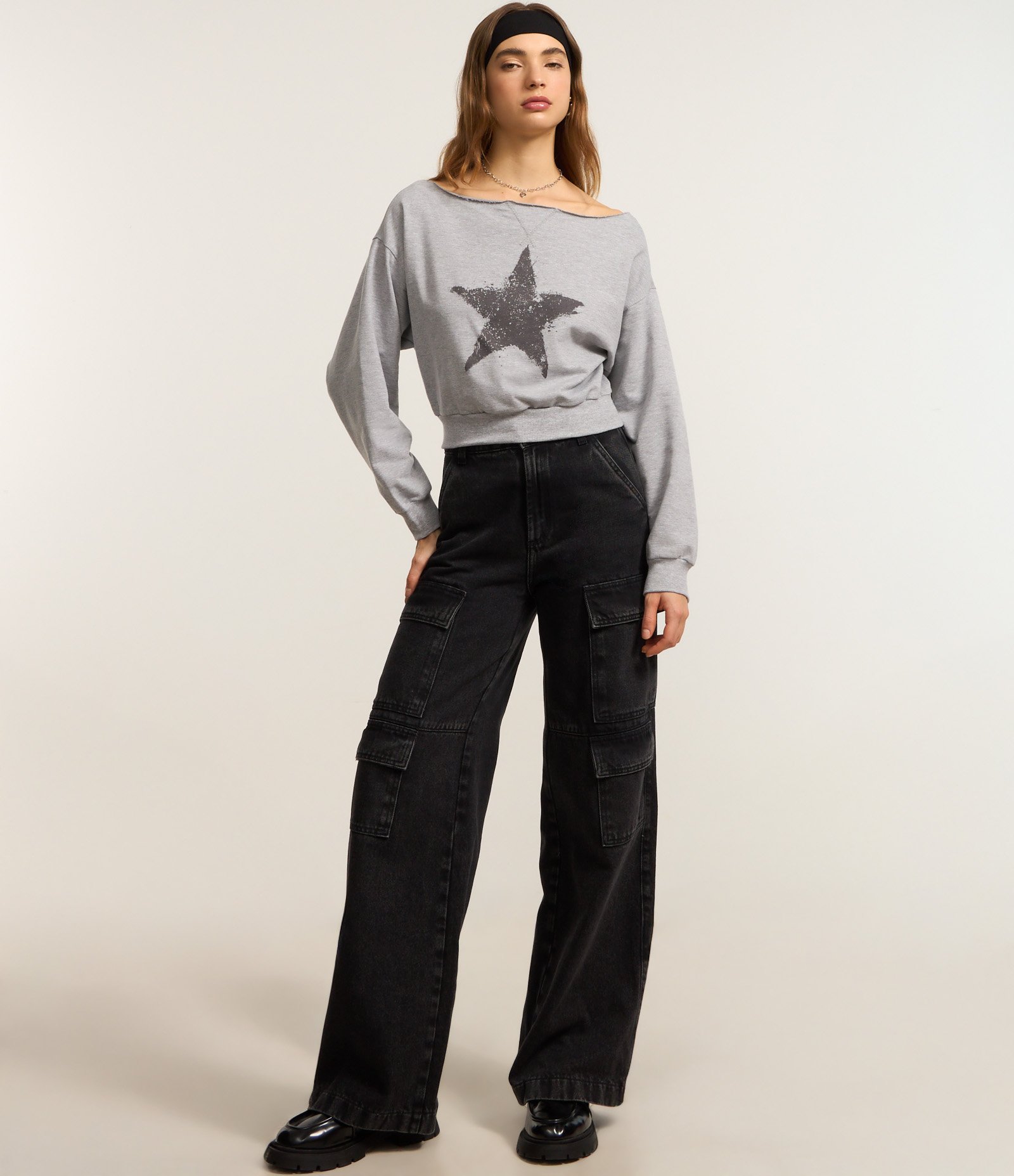 Moletom Cropped com Forro Fleece e Silk de Estrela no Peito Cinza 3
