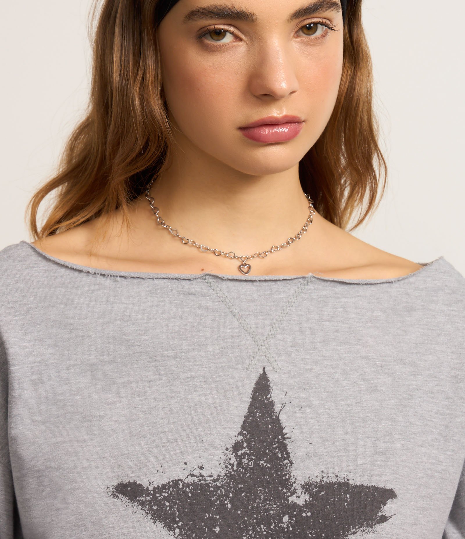 Moletom Cropped com Forro Fleece e Silk de Estrela no Peito Cinza 4
