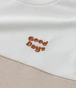Camiseta Texturizada Infantil com Blocos de Cores e Bordado - Tam 1 a 6 anos