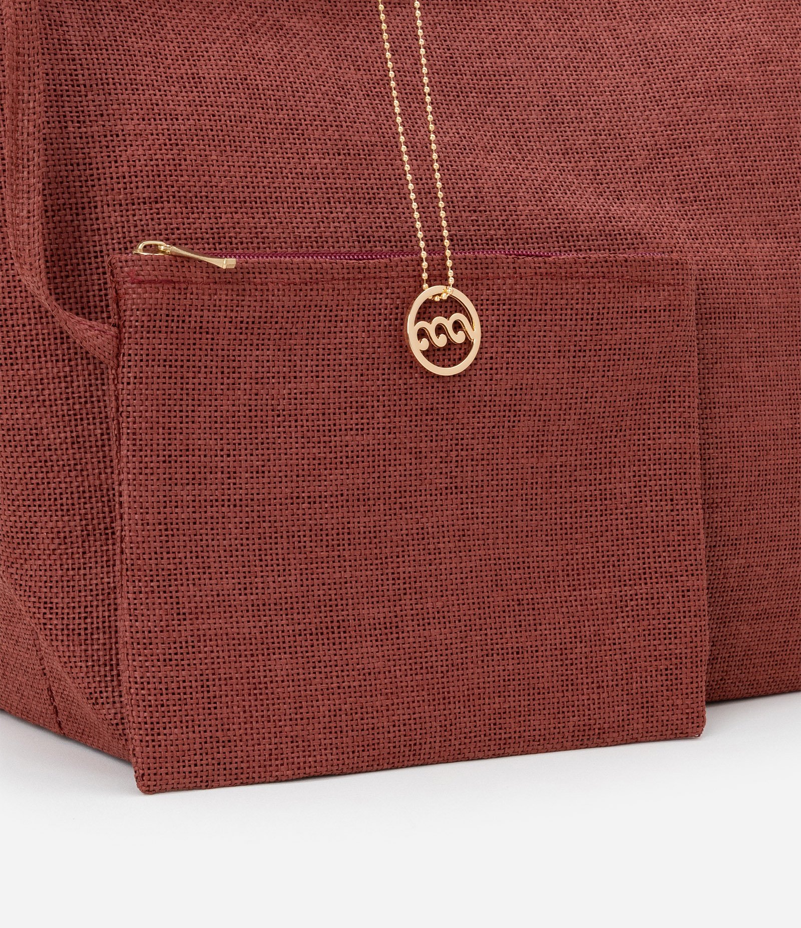 Bolsa de Praia Grande com Alças Finas e Nécessaire Marrom 6