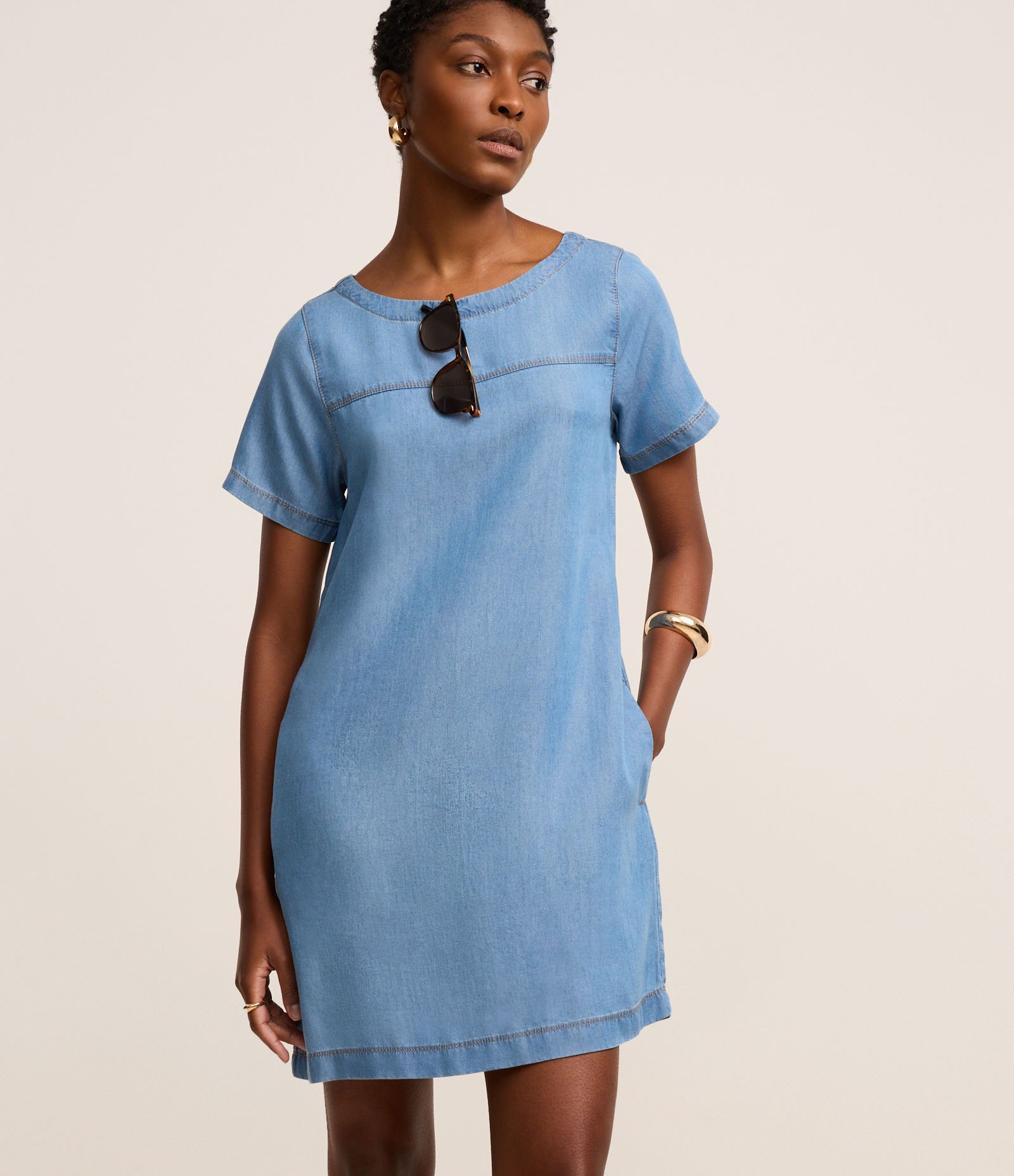 Vestido Curto em Liocel com Recortes Médio 1