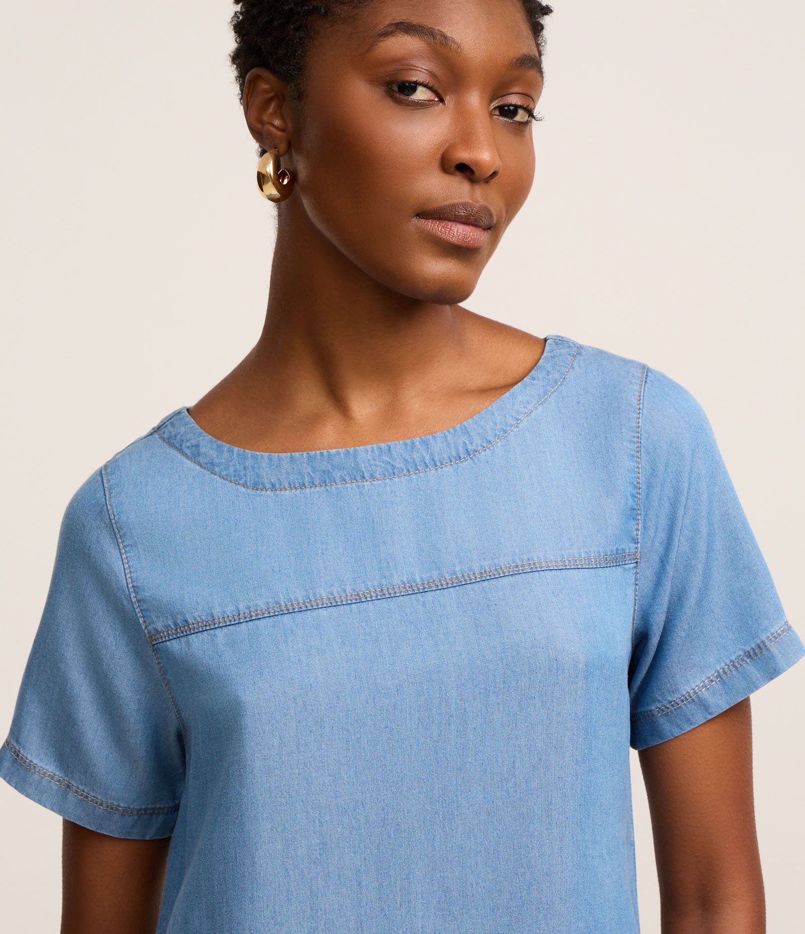 Vestido Curto em Liocel com Recortes Médio 3