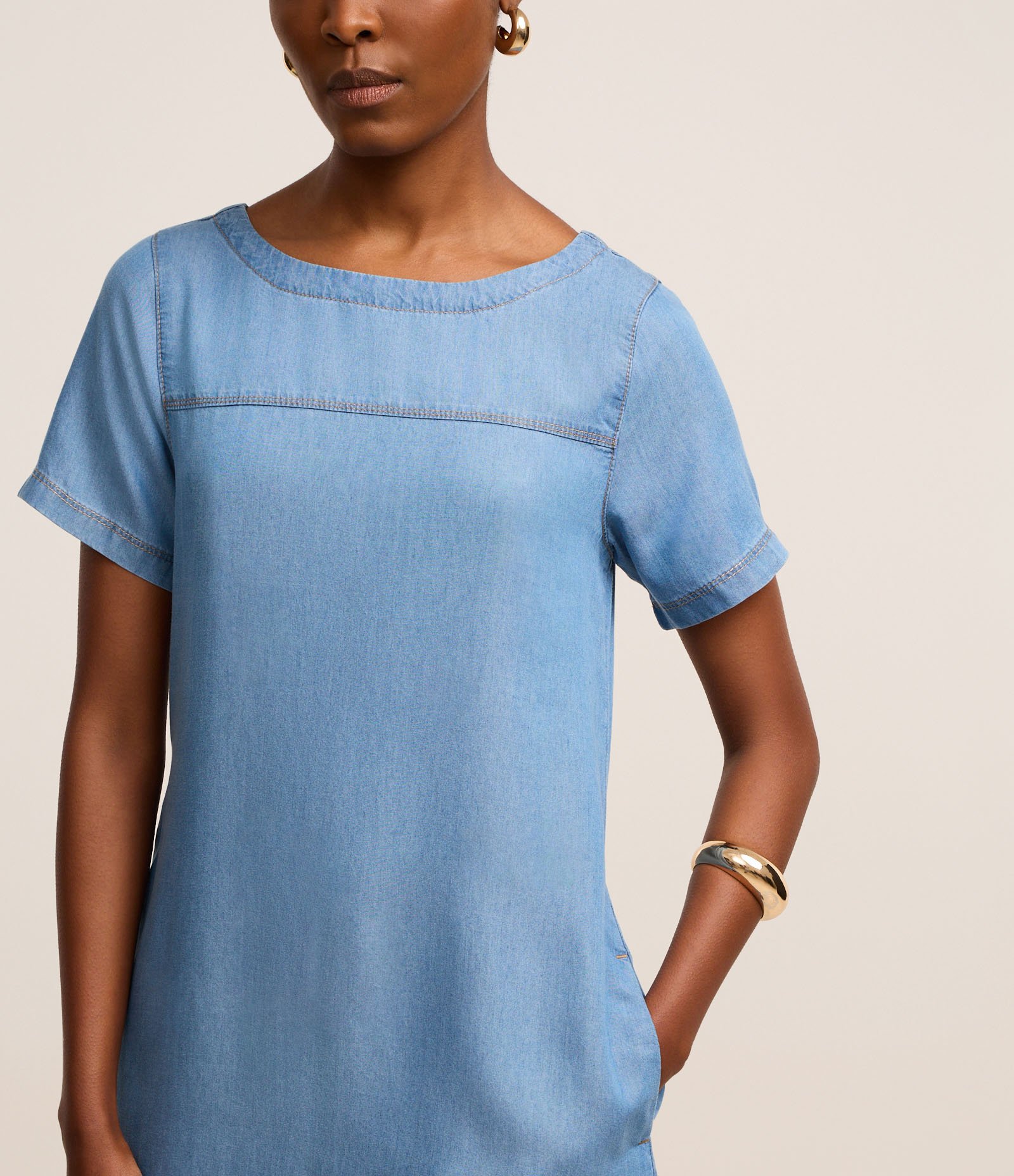 Vestido Curto em Liocel com Recortes Médio 4