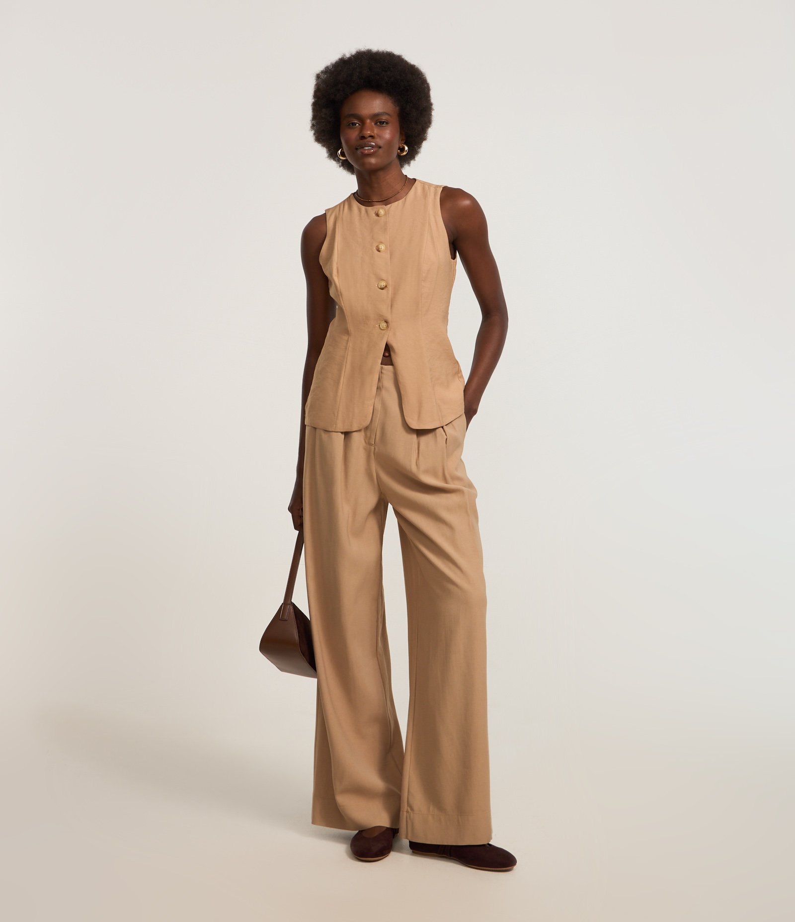 Calça Pantalona Alfaiataria em Viscose com Cós Limpo Bege 1