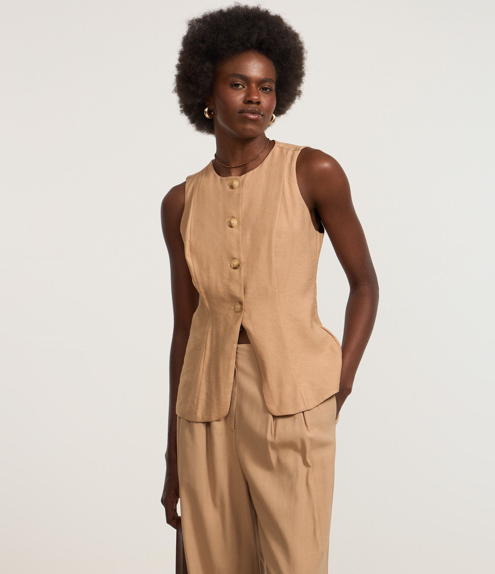 Calça Pantalona Alfaiataria em Viscose com Cós Limpo Bege 2