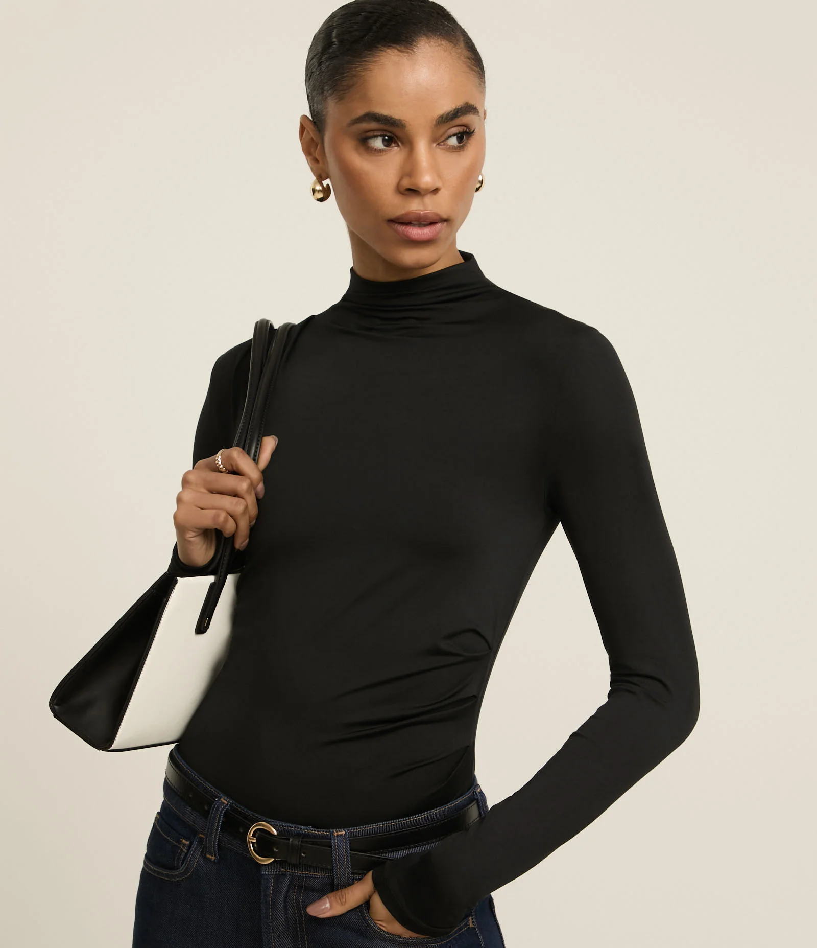 Blusa com Gola Alta e Franzidos Frontais Preto 1