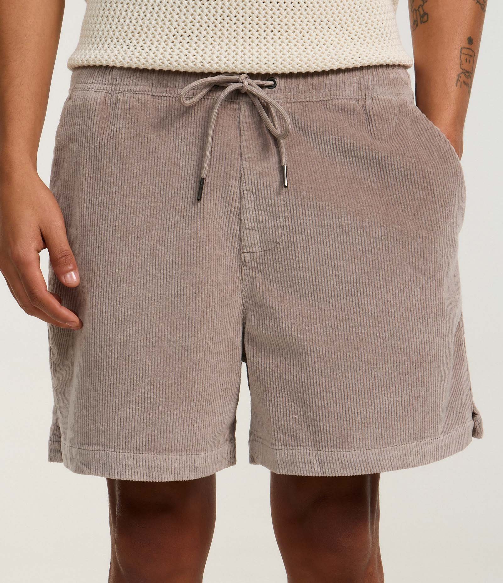 Bermuda Runner em Veludo Cotelê com Bolsos Cinza 2