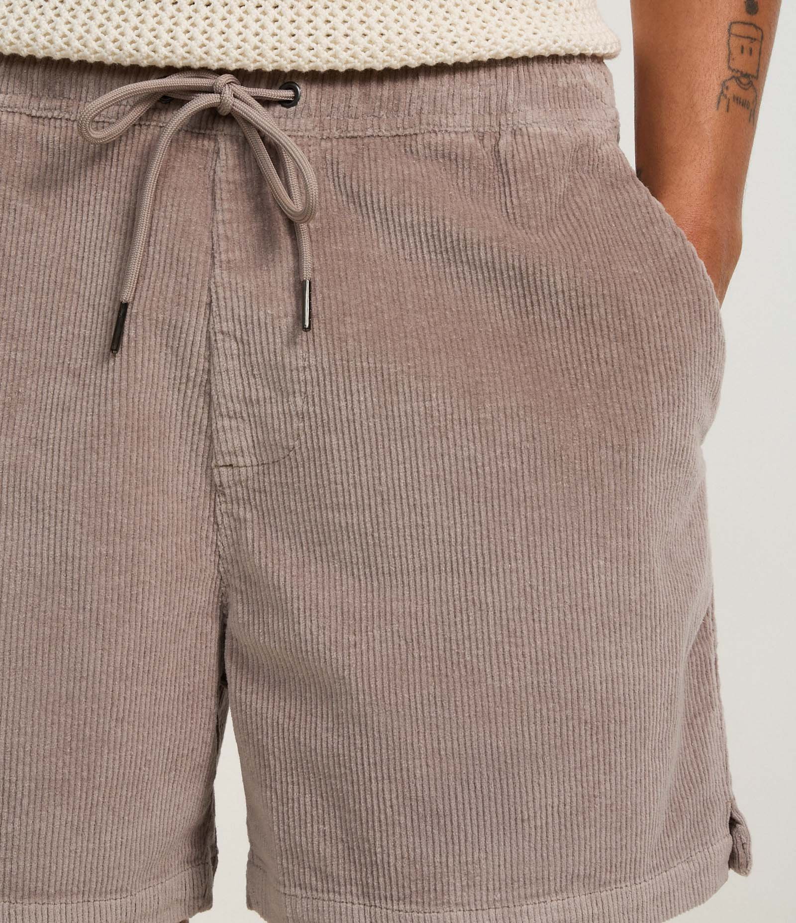 Bermuda Runner em Veludo Cotelê com Bolsos Cinza 3