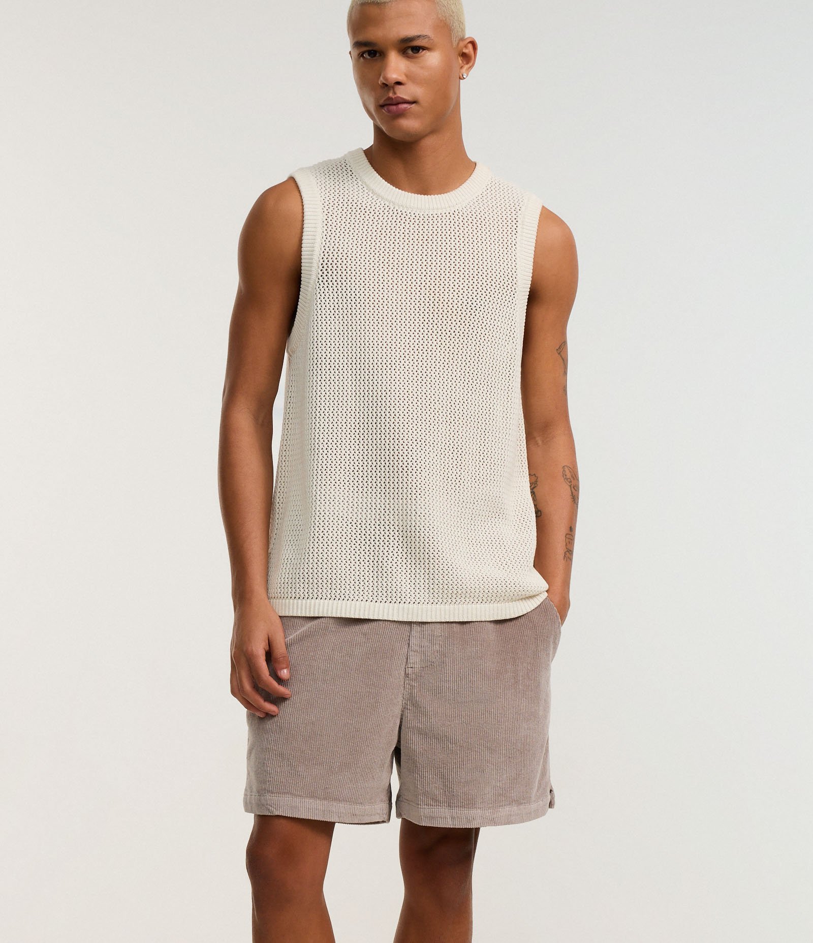 Bermuda Runner em Veludo Cotelê com Bolsos Cinza 4