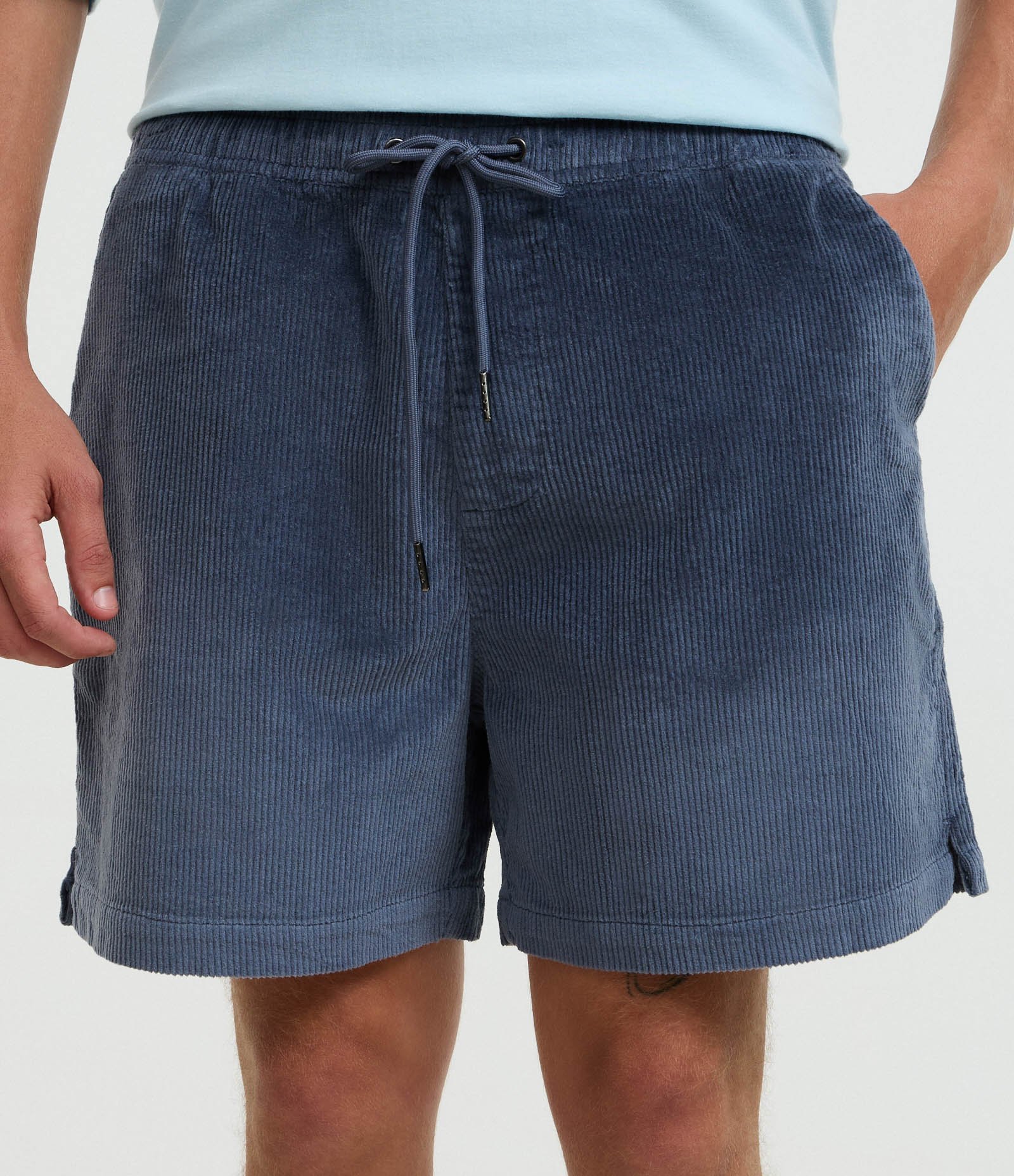 Bermuda Runner em Veludo Cotelê com Bolsos Cinza 2