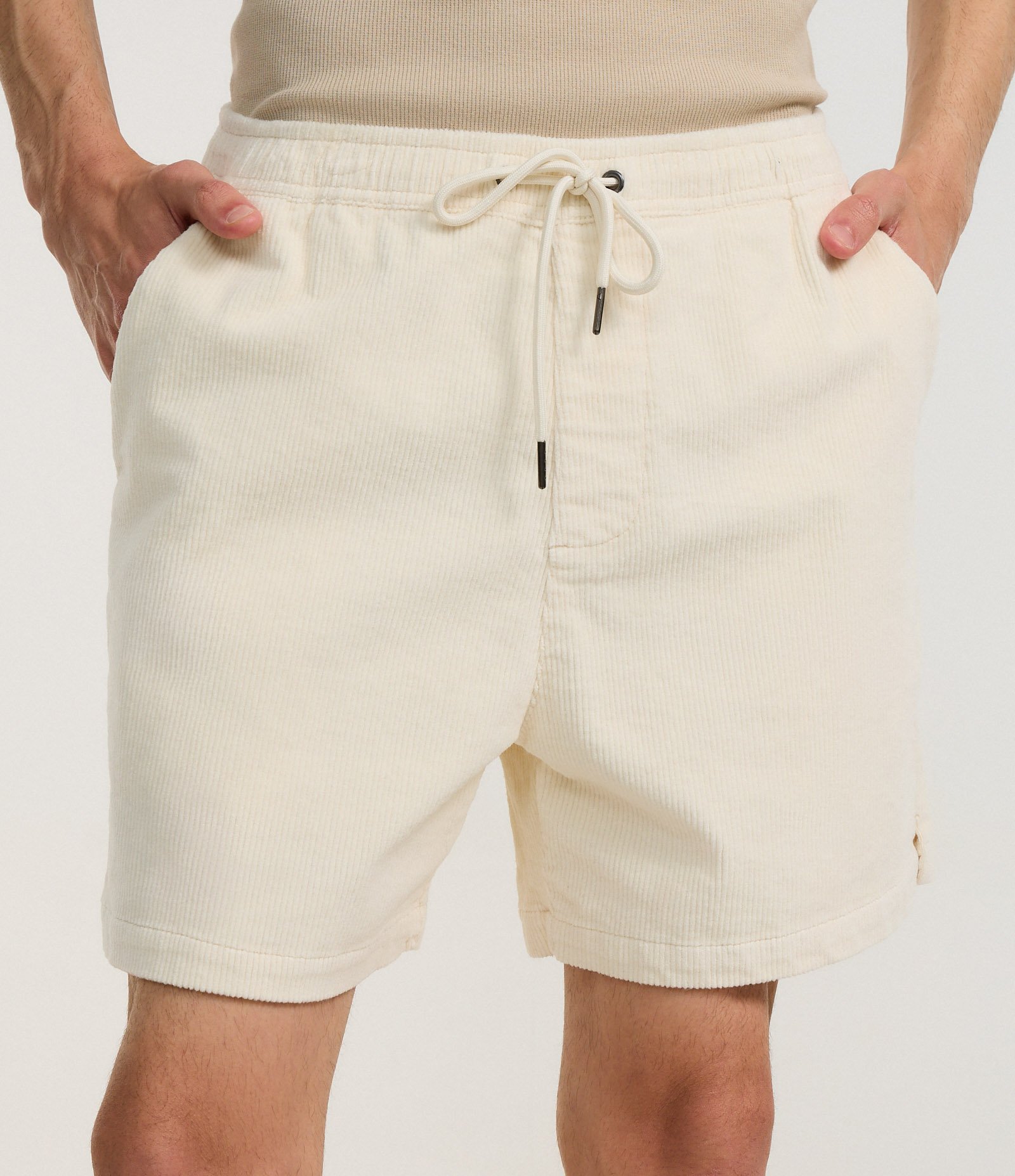 Bermuda Runner em Veludo Cotelê com Bolsos Bege 2