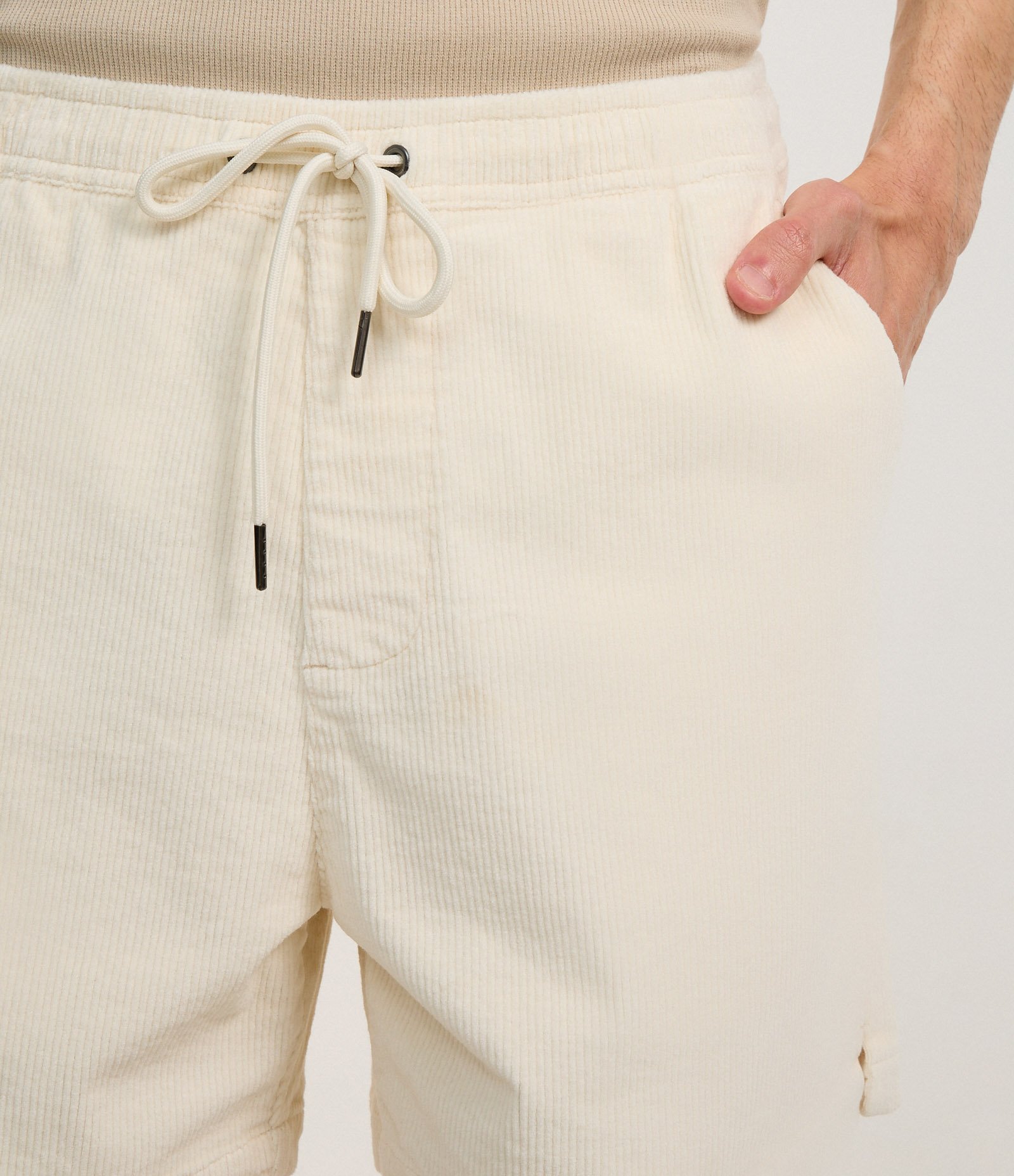 Bermuda Runner em Veludo Cotelê com Bolsos Bege 4