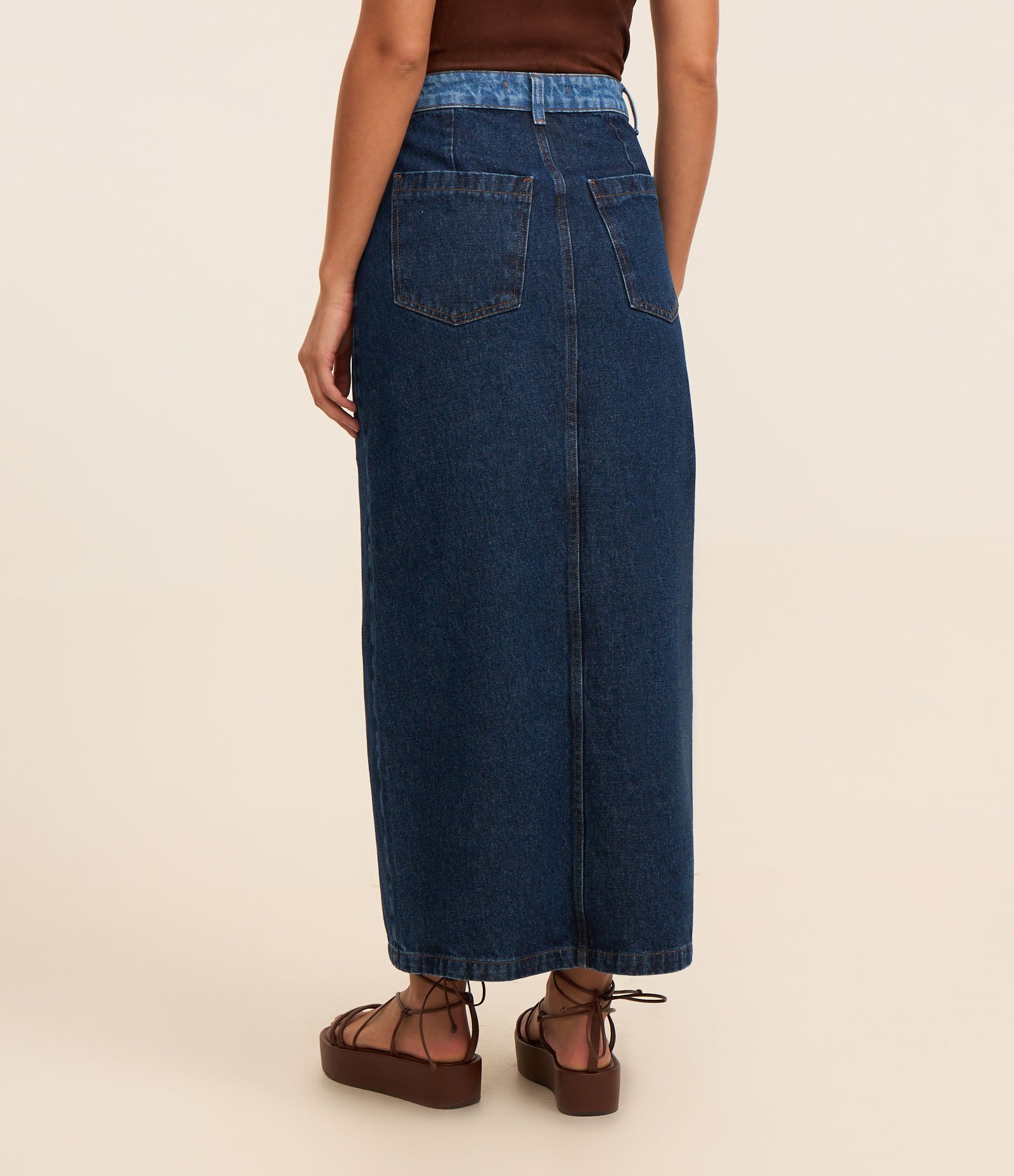 Saia Longa em Jeans com Cós Contrastante e Fenda Azul 3