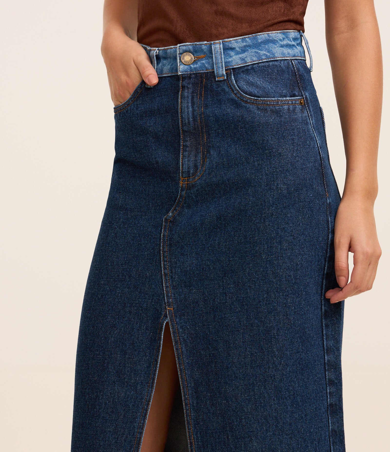 Saia Longa em Jeans com Cós Contrastante e Fenda Azul 4
