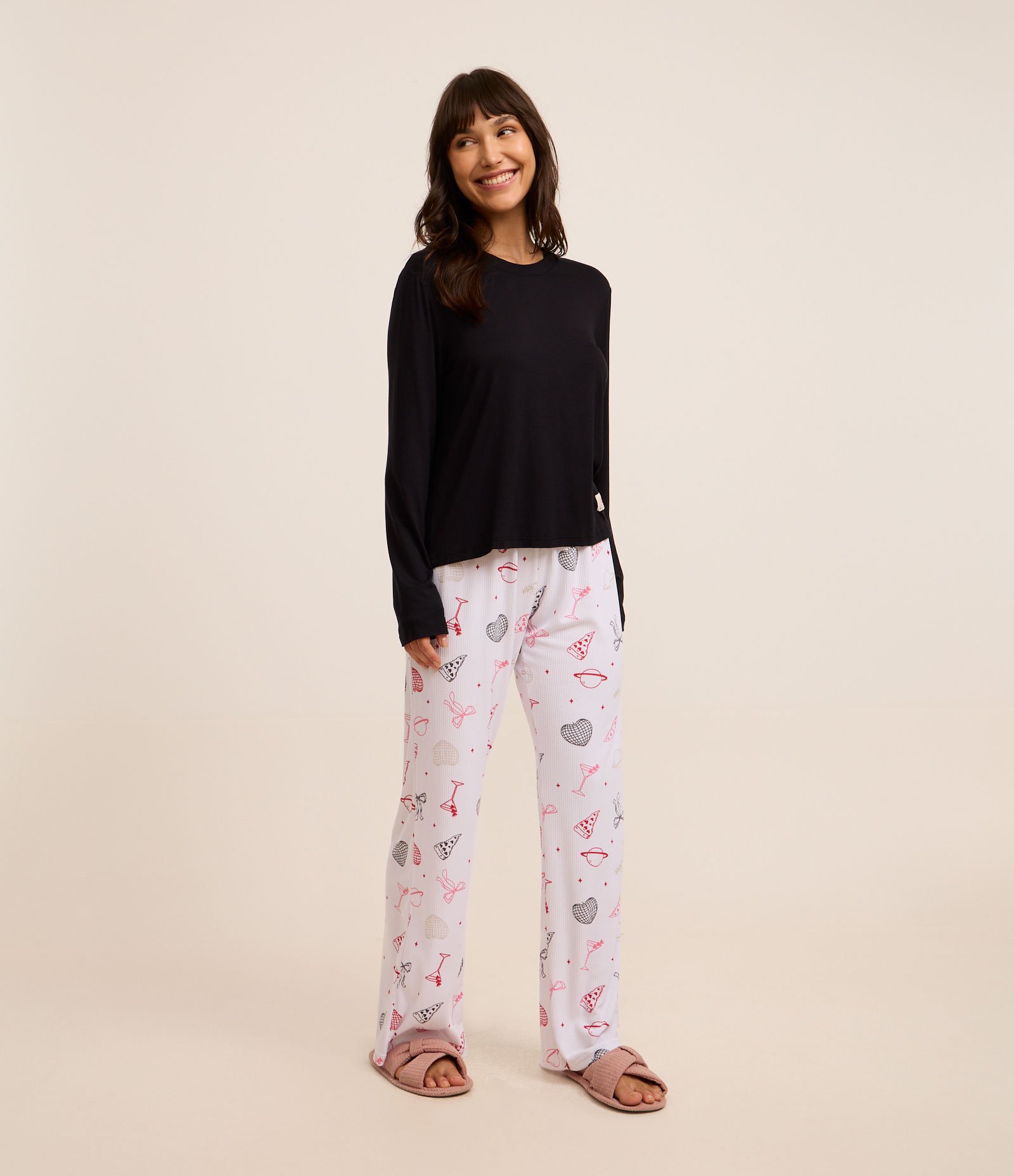 Pijama Longo com Estampa Ícones Diversos Preto 2