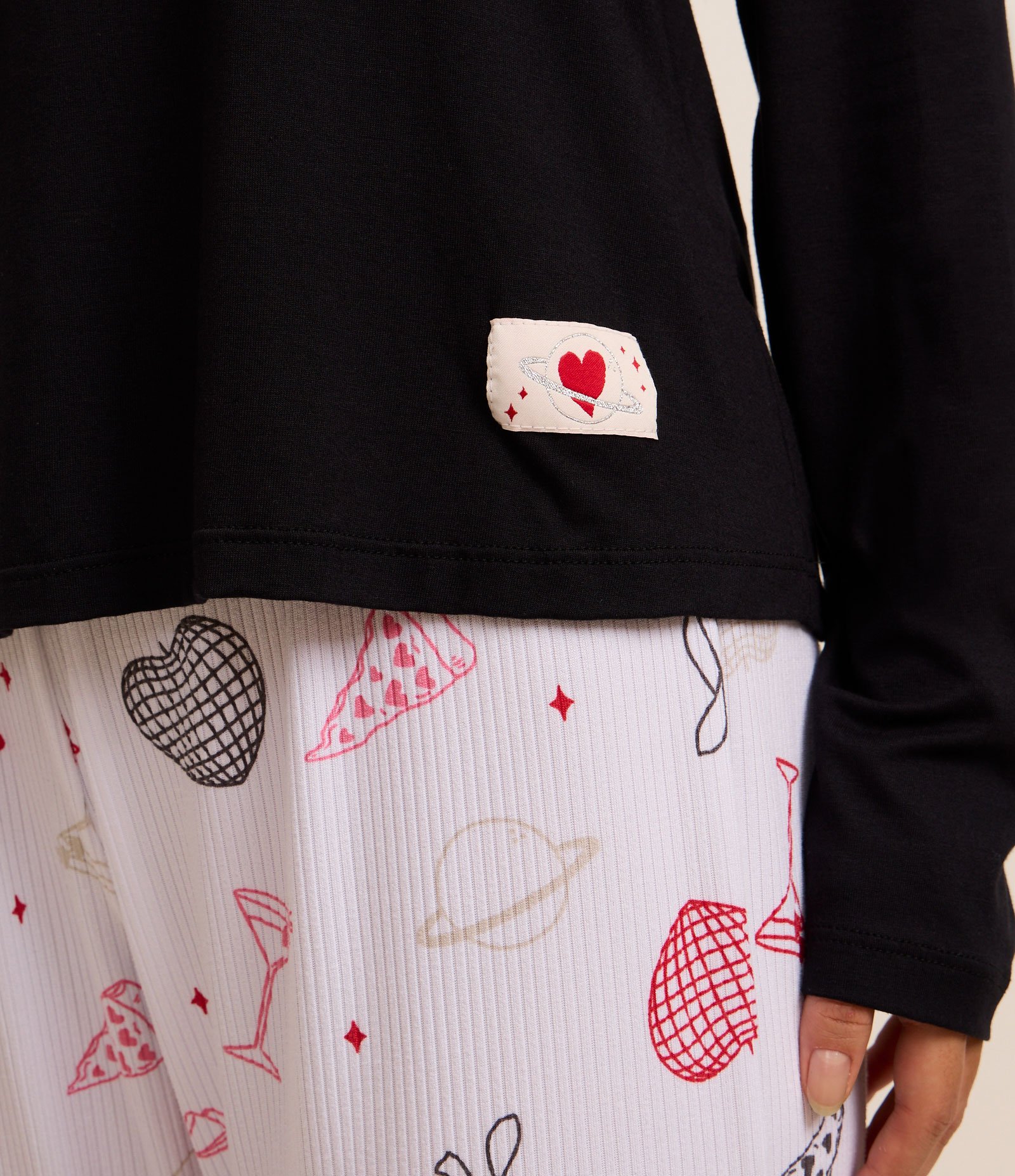 Pijama Longo com Estampa Ícones Diversos Preto 3