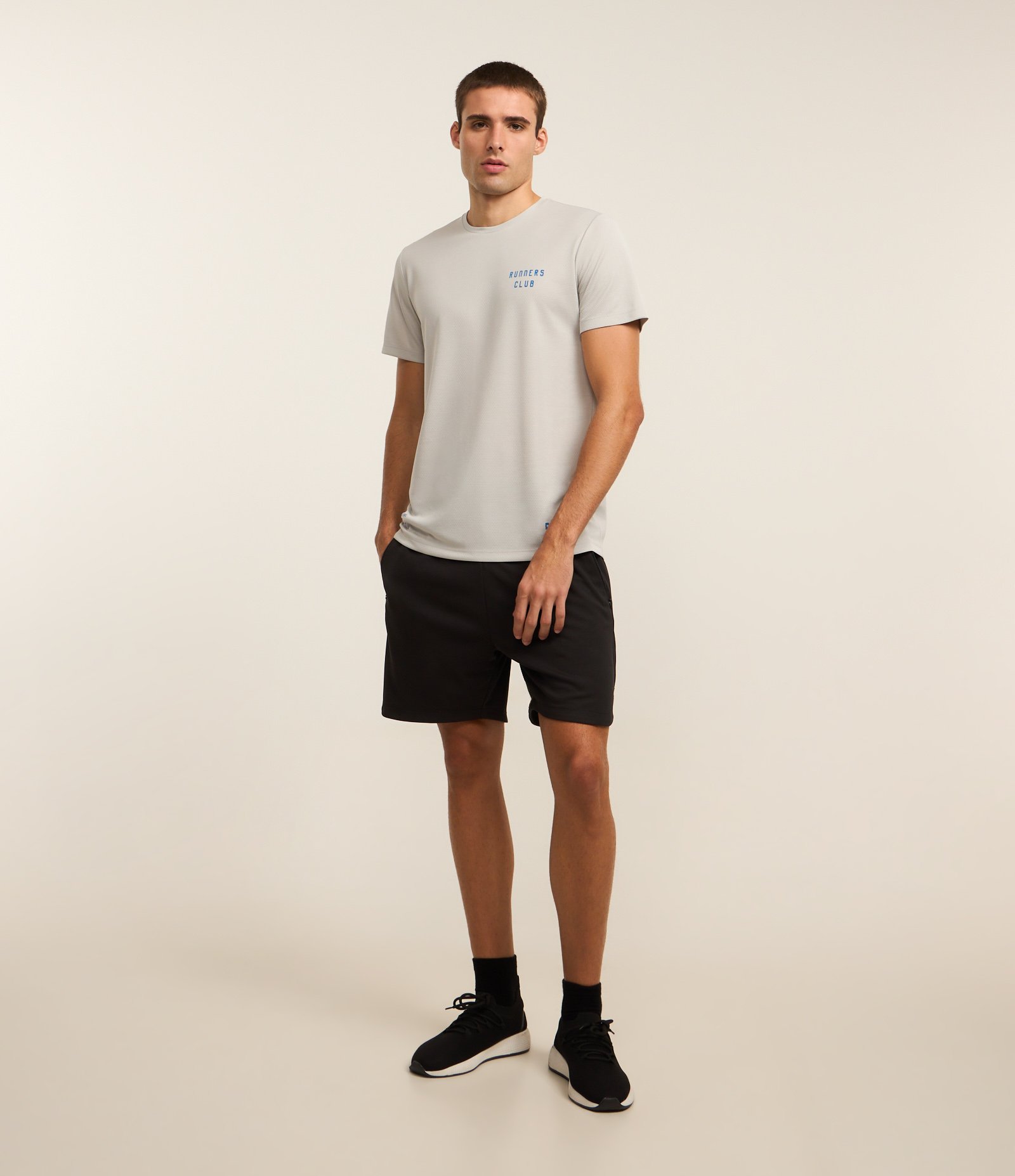 Camiseta Esportiva Regular com Tecnologia Dry Cinza 2