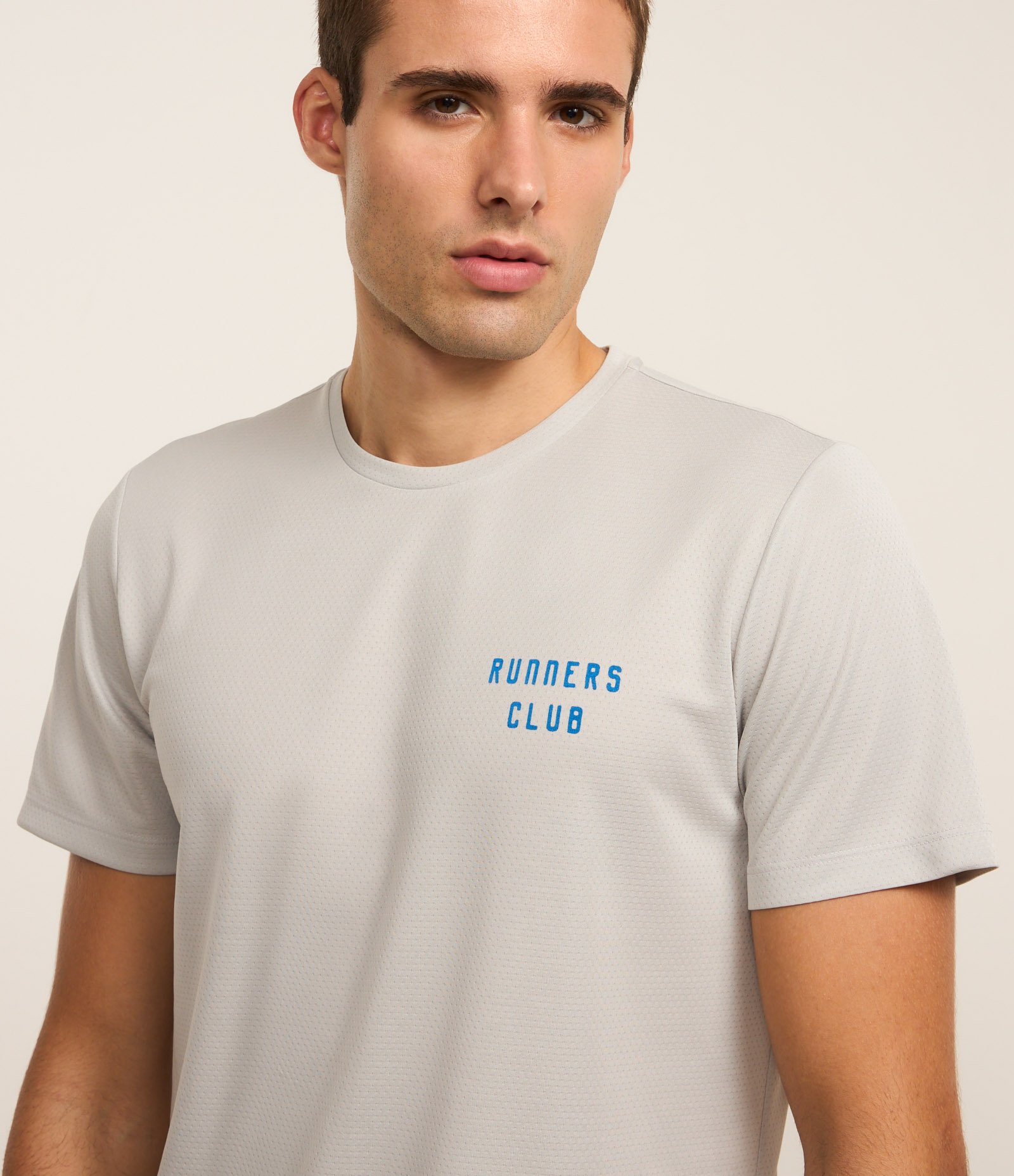 Camiseta Esportiva Regular com Tecnologia Dry Cinza 4