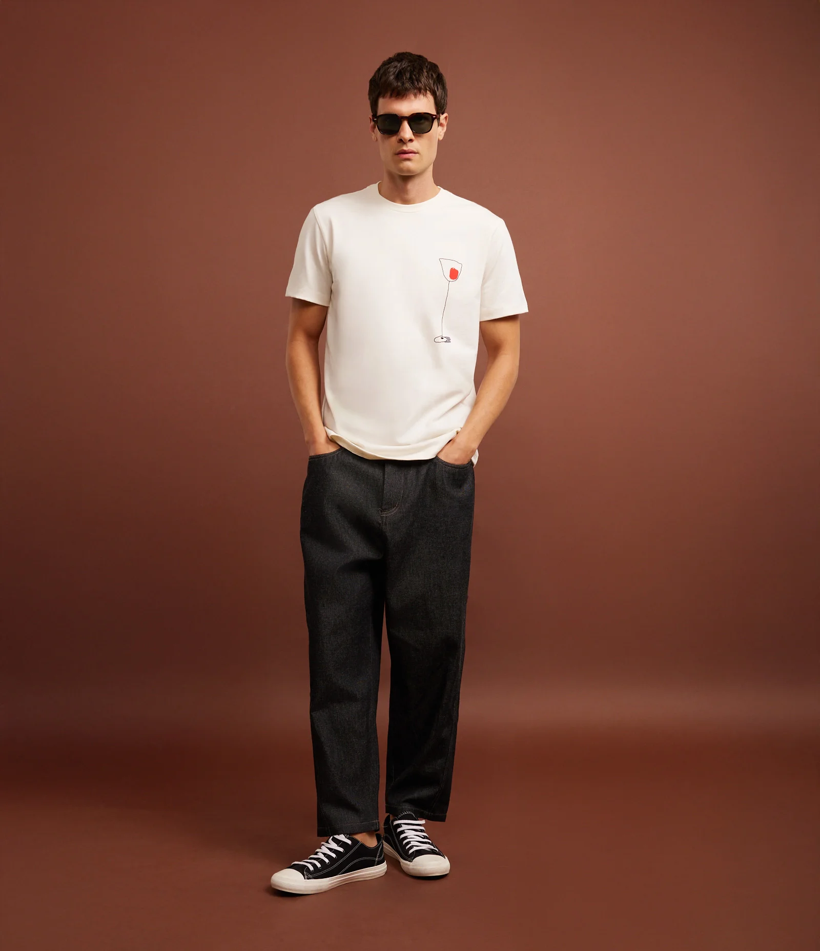 Camiseta Comfort em Algodão com Estampa de Vinho e Lettering Branco 2