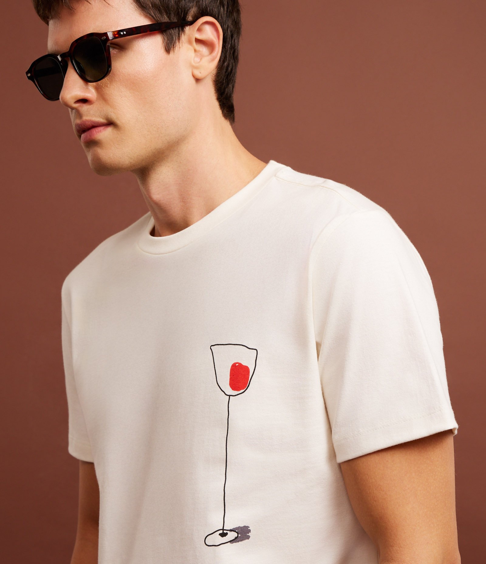 Camiseta Comfort em Algodão com Estampa de Vinho e Lettering Branco 5
