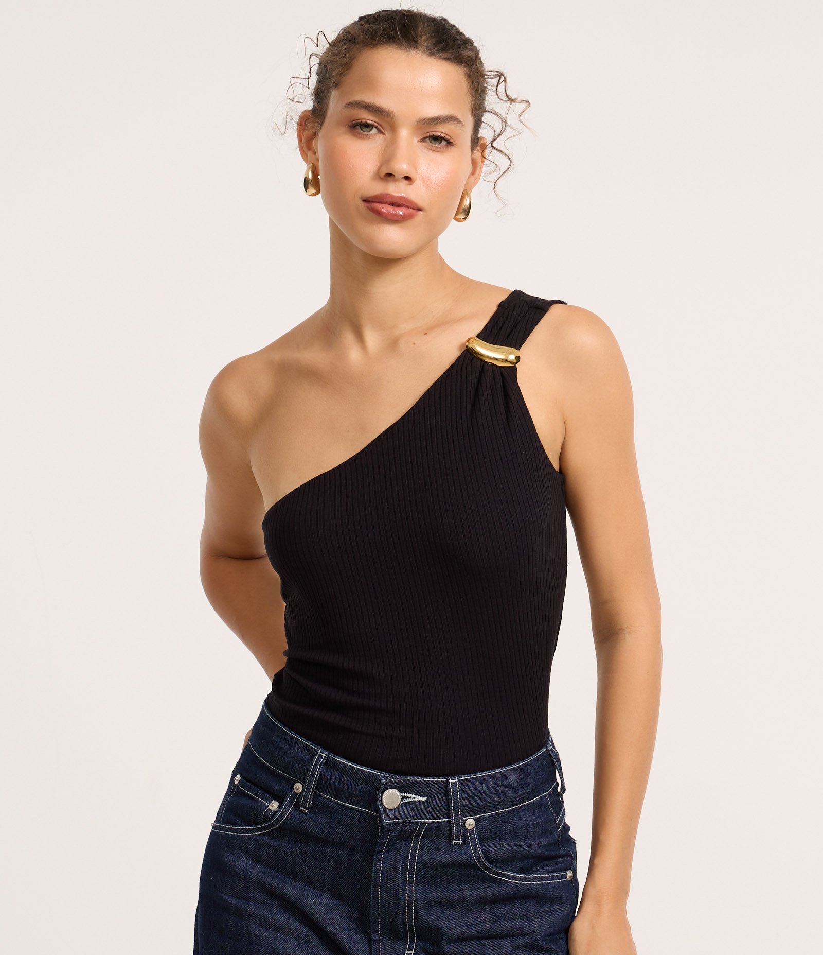 Blusa em Ribana com Um Ombro Só e Aviamento em Metal Preto 3