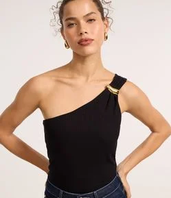 Blusa em Ribana com Um Ombro Só e Aviamento em Metal