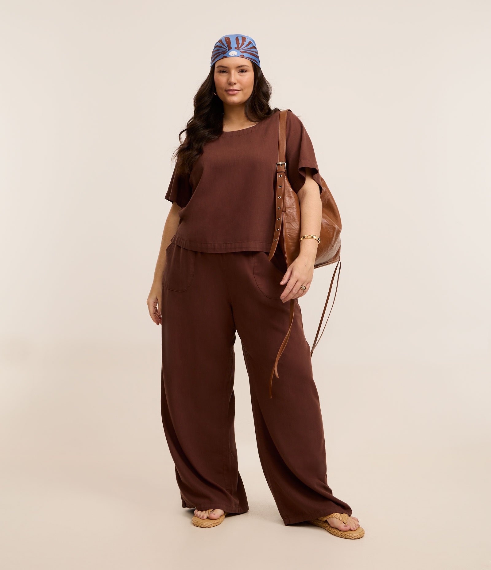 Calça Pantalona em Sarja Leve e Amarração Curve & Plus Size Marrom 1