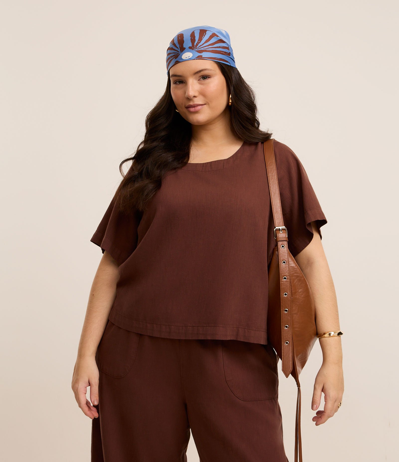 Blusa em Sarja  com Gola Redonda Curve & Plus Size Marrom 1