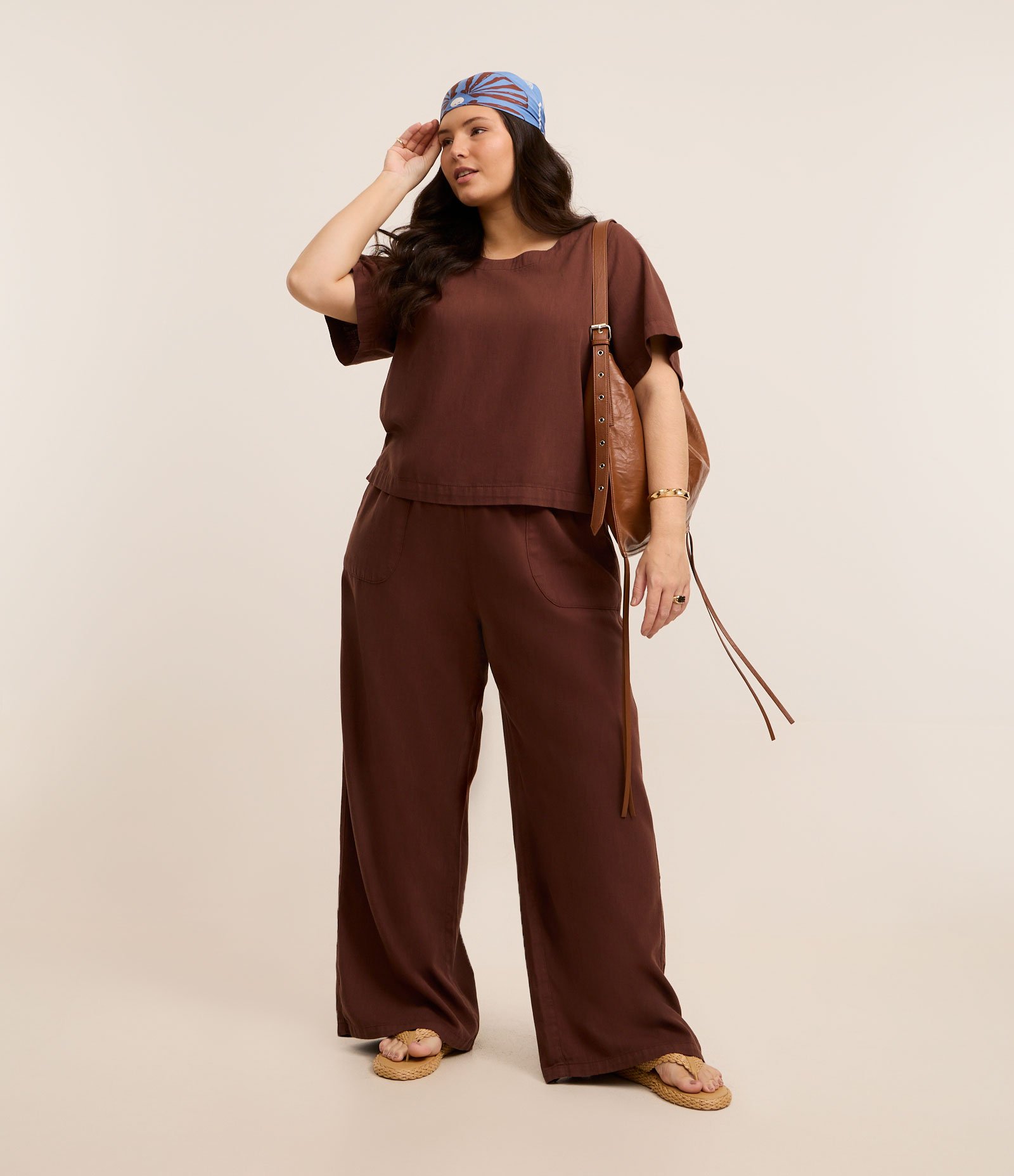 Blusa em Sarja  com Gola Redonda Curve & Plus Size Marrom 4