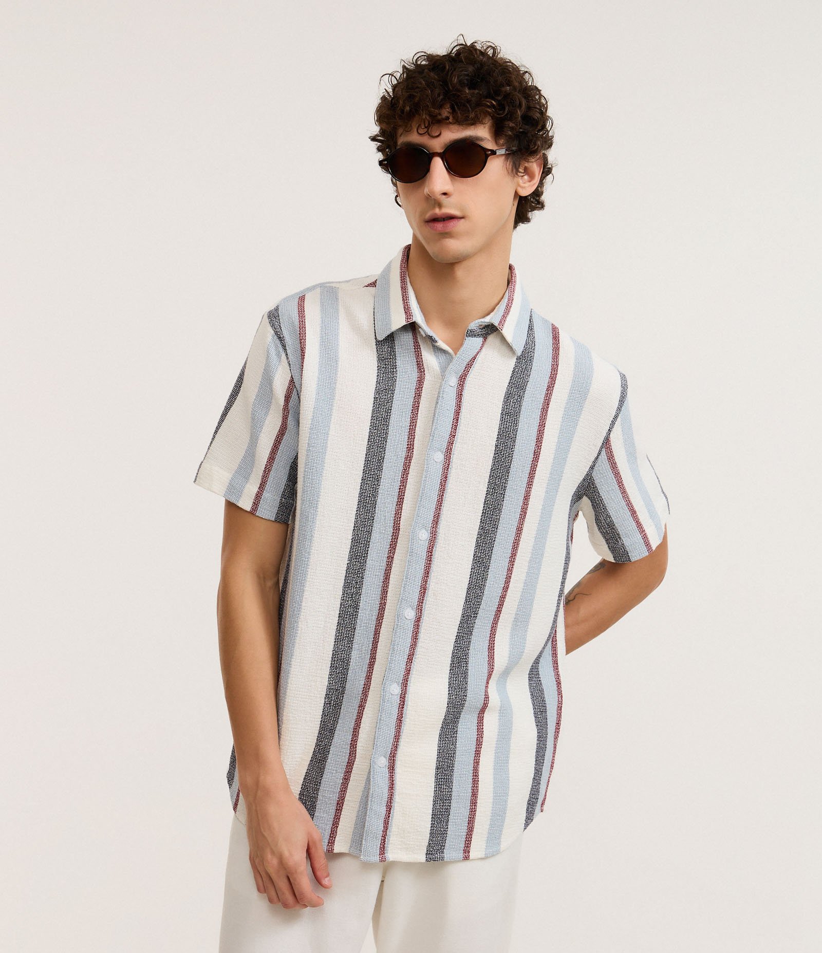 Camisa em Algodão Texturizada com Listras Azul claro/Cinza chumbo/Branco/Bordo 2