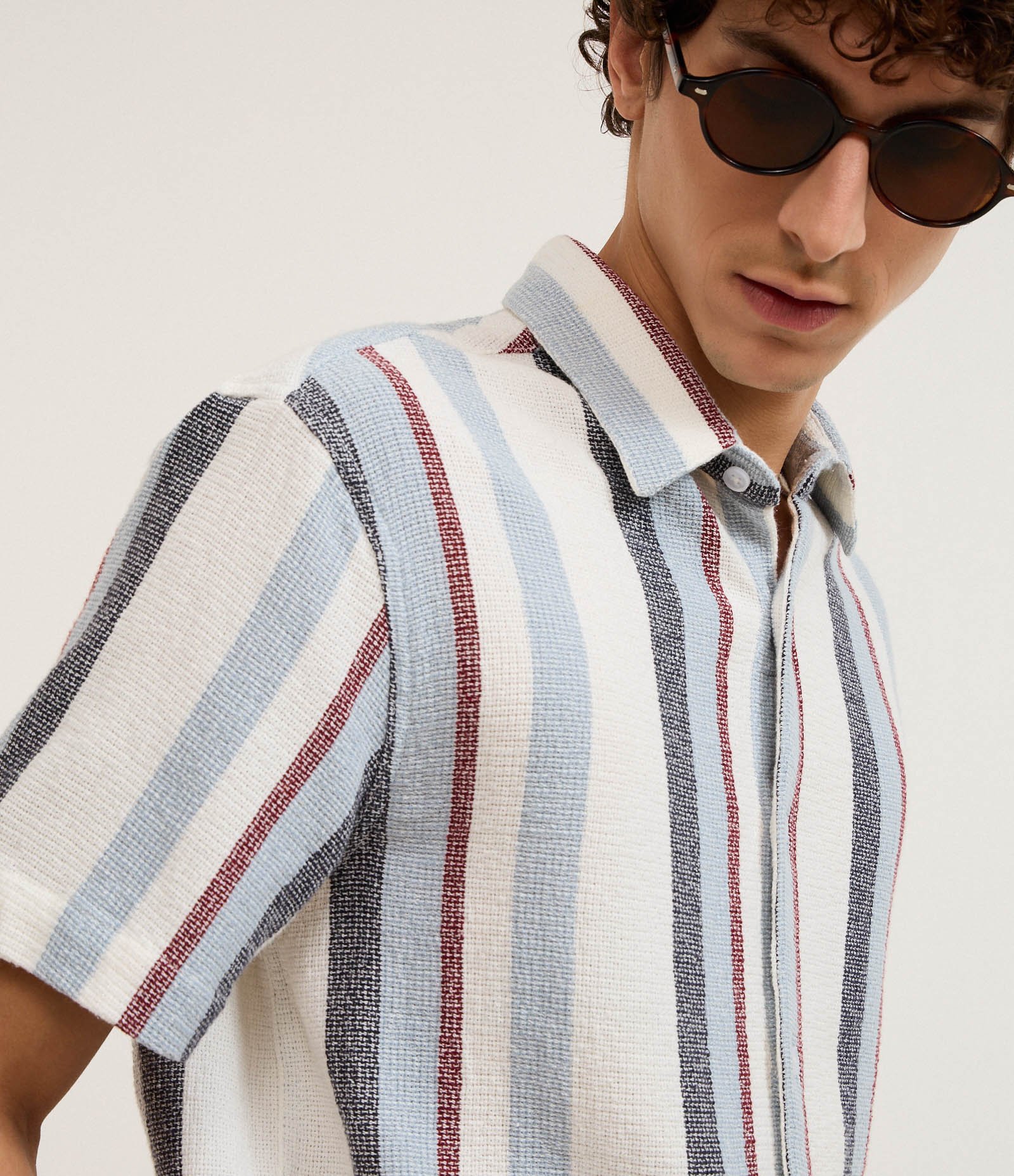 Camisa em Algodão Texturizada com Listras Azul claro/Cinza chumbo/Branco/Bordo 4