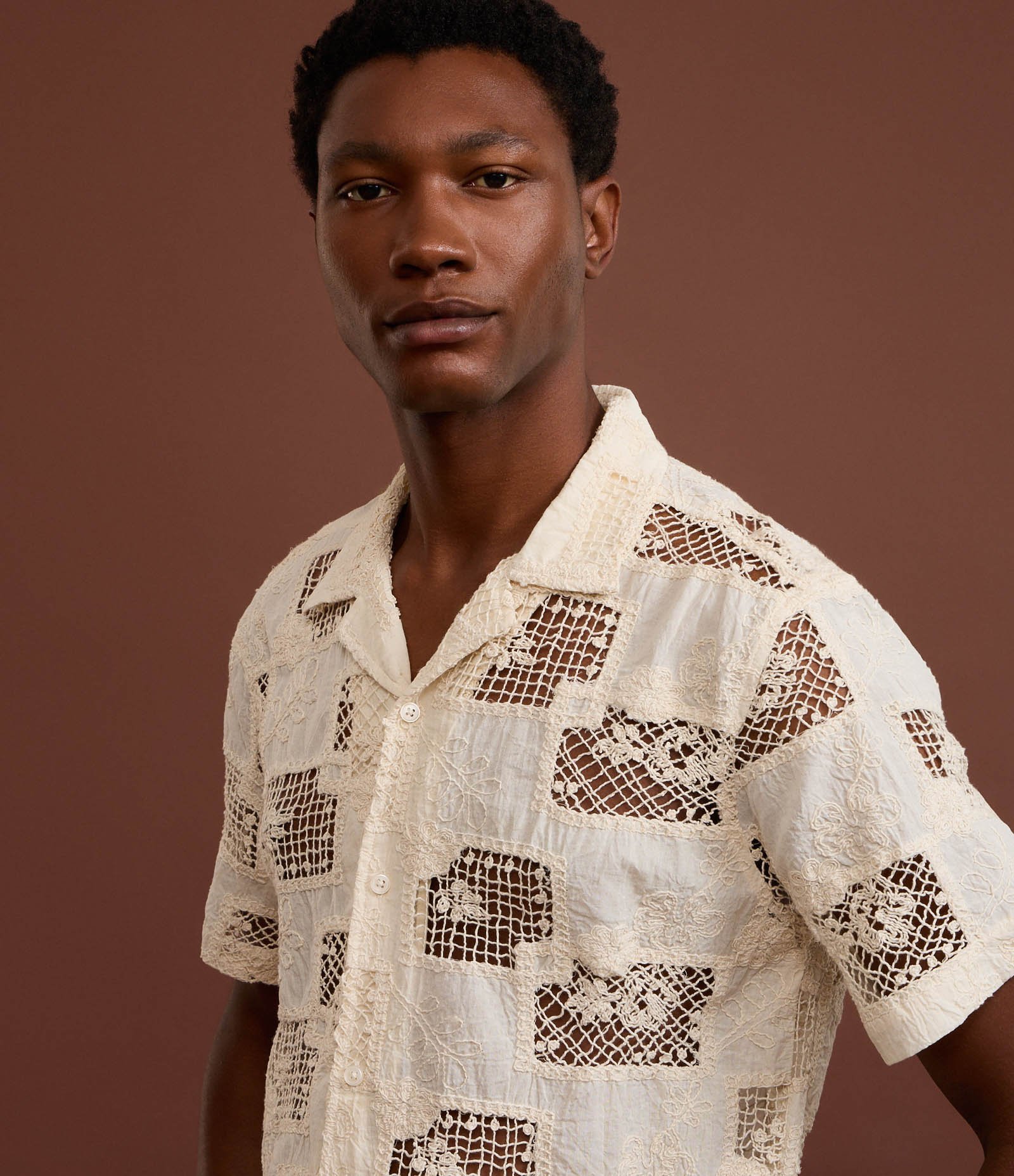 Camisa Comfort com Estampa Bordada e Telada Bege 4