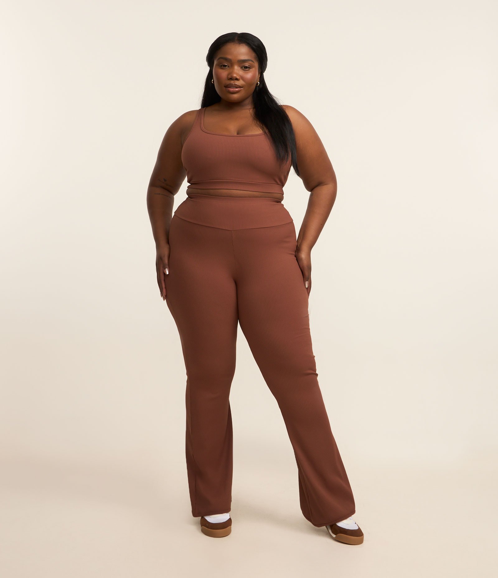 Calça Esportiva Wide Flare Canelada Curve & Plus Size Marrom 1