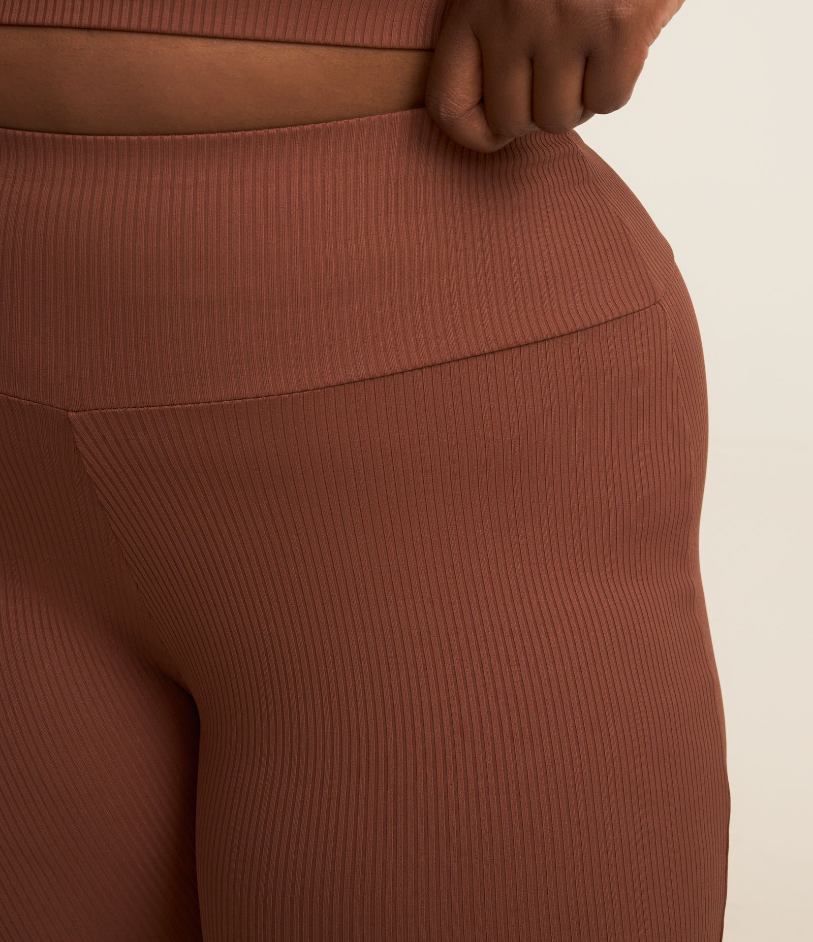 Calça Esportiva Wide Flare Canelada Curve & Plus Size Marrom 3