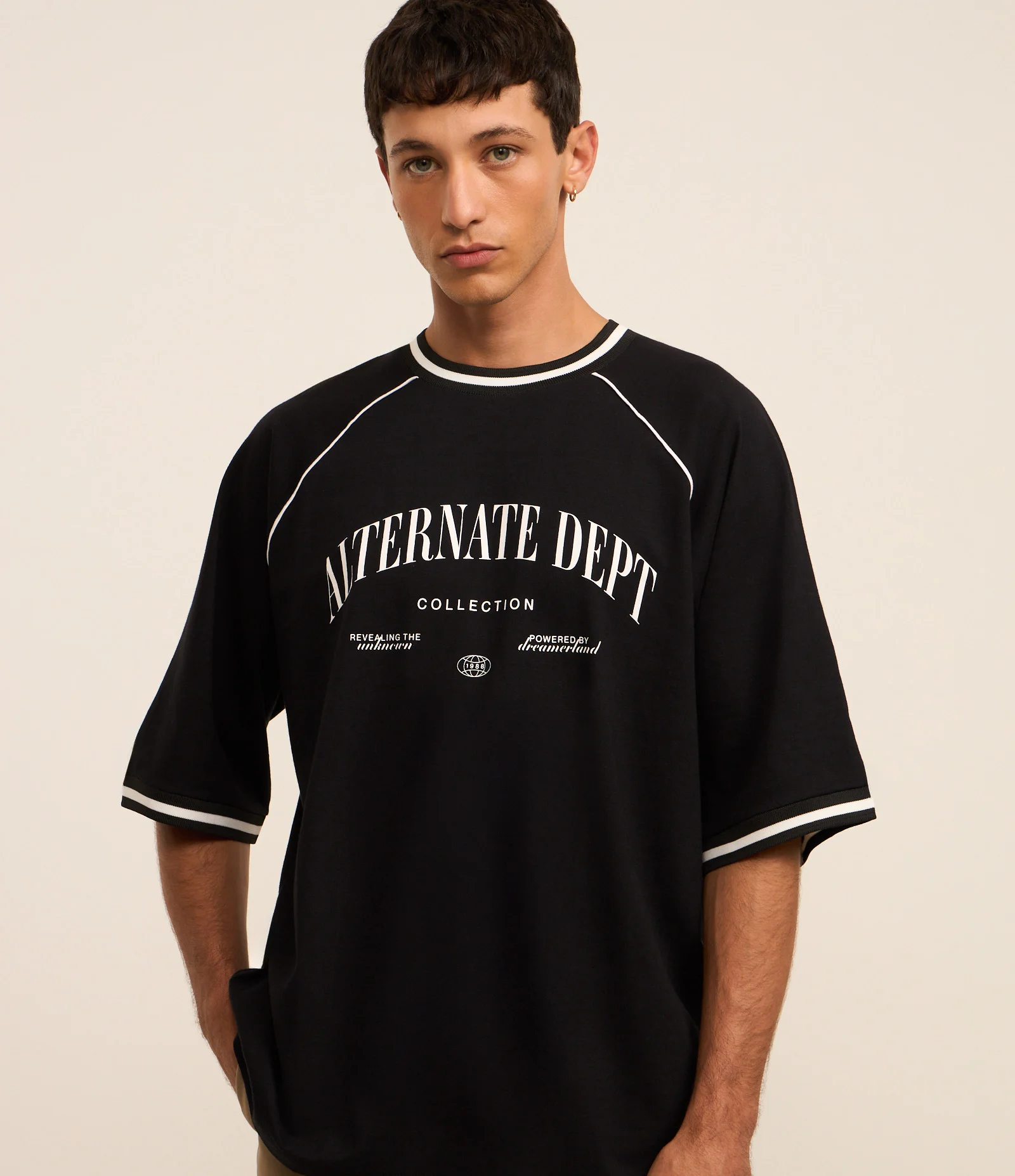 Camiseta Esportiva com Estampa em Relevo Collection 89 Preto 1