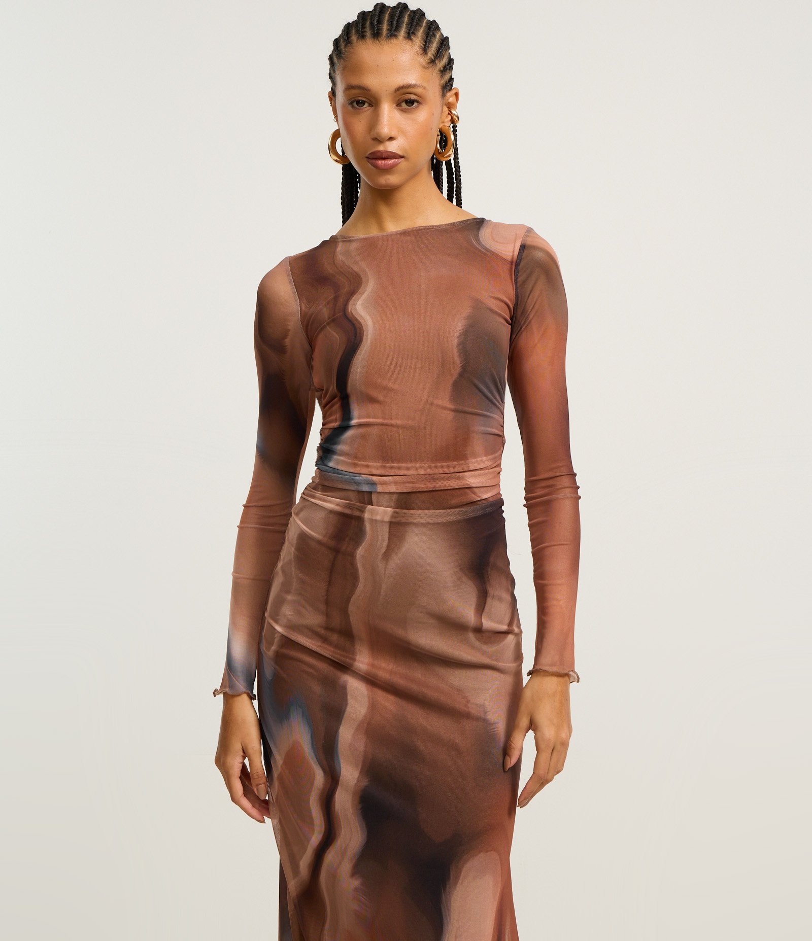 Vestido New Midi em Tule com Estampa Abstrata e Costas Abertas Marrom 2