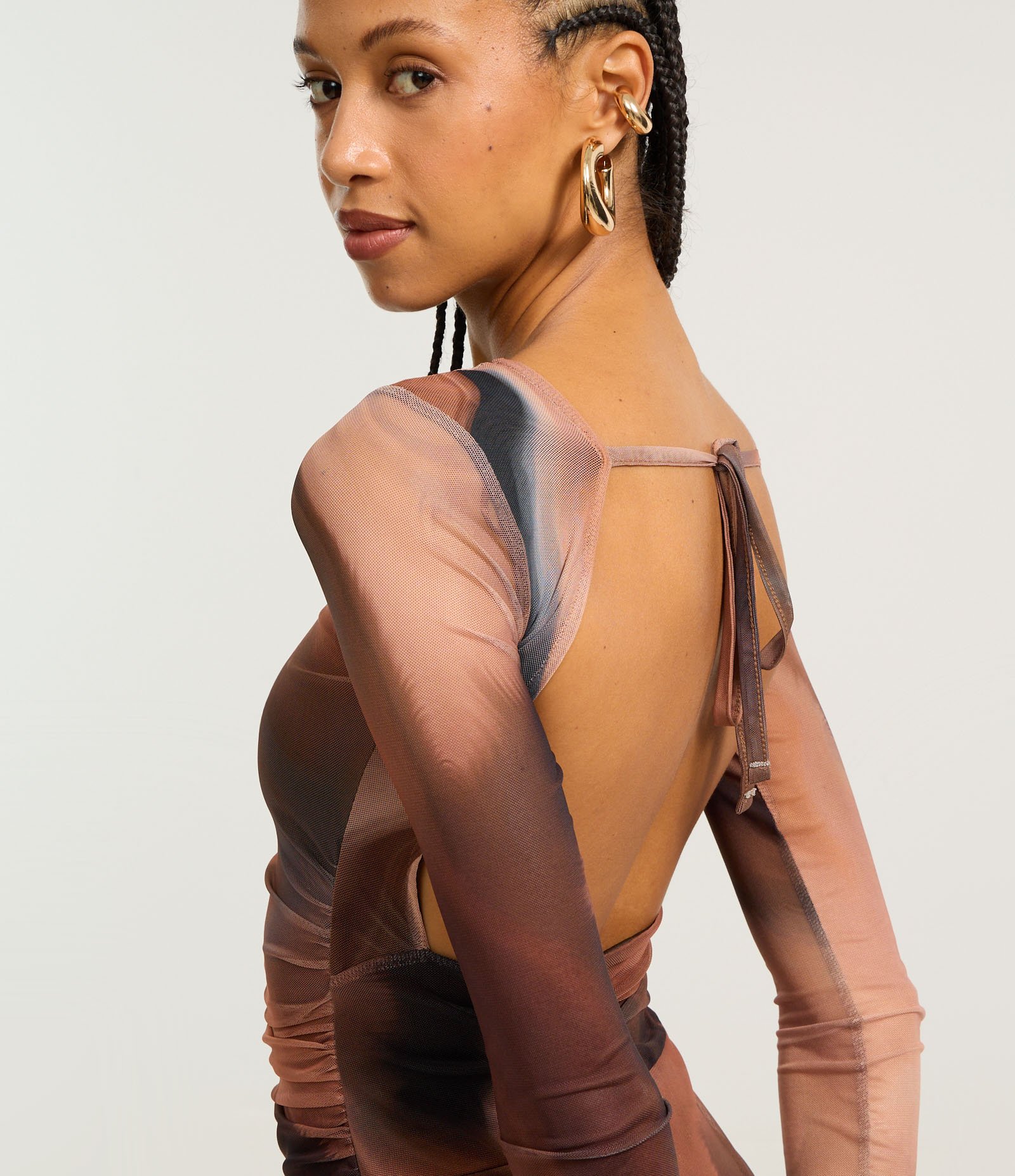 Vestido New Midi em Tule com Estampa Abstrata e Costas Abertas Marrom 3