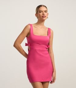 Vestido Curto em Bengaline com Recorte e Laços Laterais