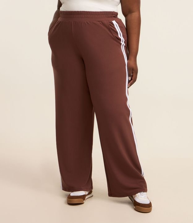 Calça Ampla Esportiva em Moletinho com Listras Laterais Curve & Plus Size