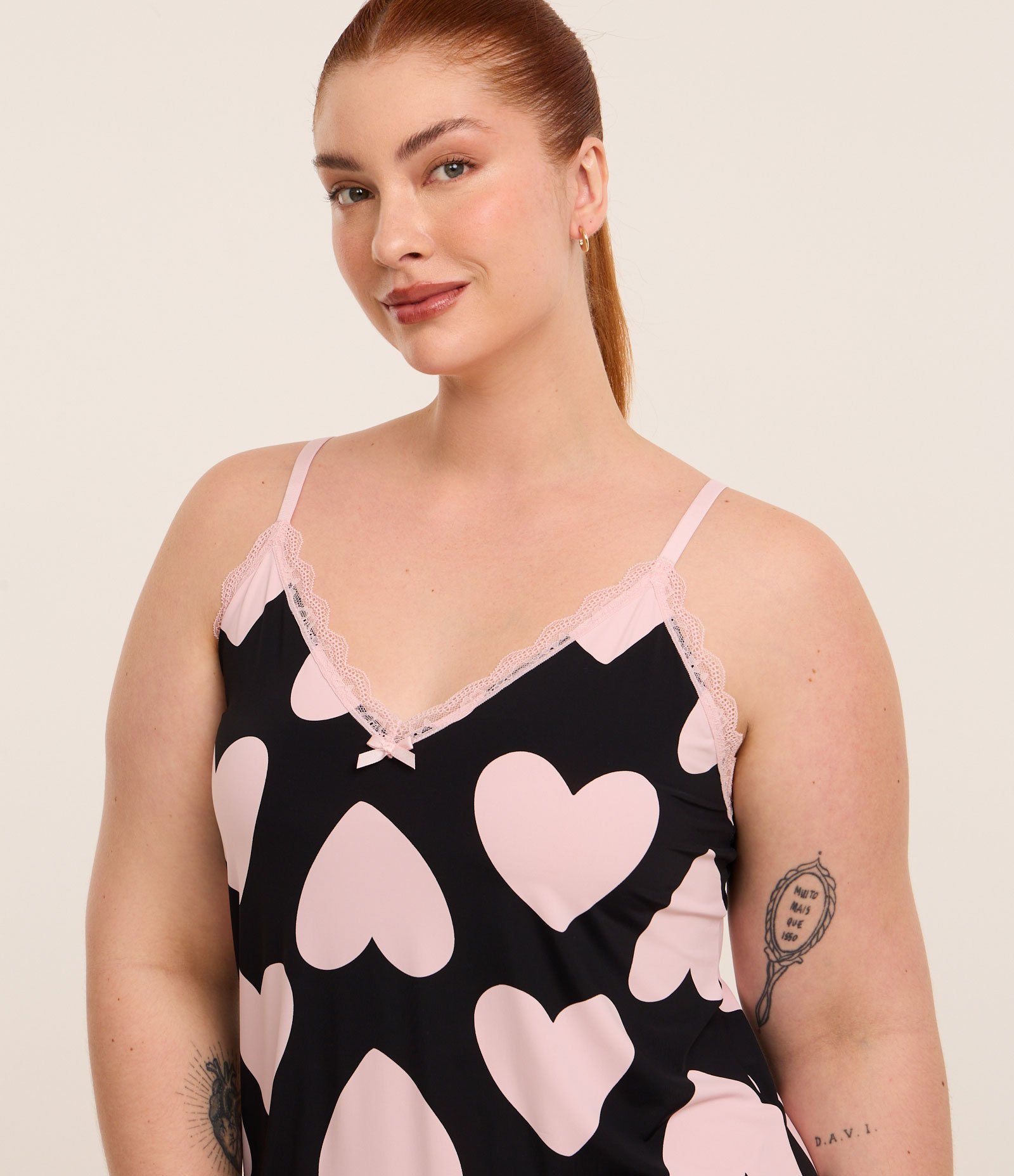 Camisola de Alcinha com Estampa de Coração e Renda Curve & Plus Size Preto/Rosa 2
