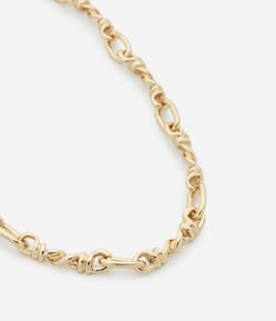 Colar Curto com Elos e Palitos Torcidos Rígidos