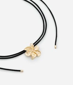 Colar Chocker em Cordão Ajustável e Pingente de Flor