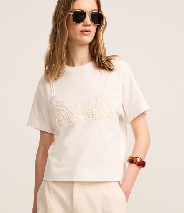 Blusa Slim em Algodão com Bordado Sutiã de Efeito Crochê