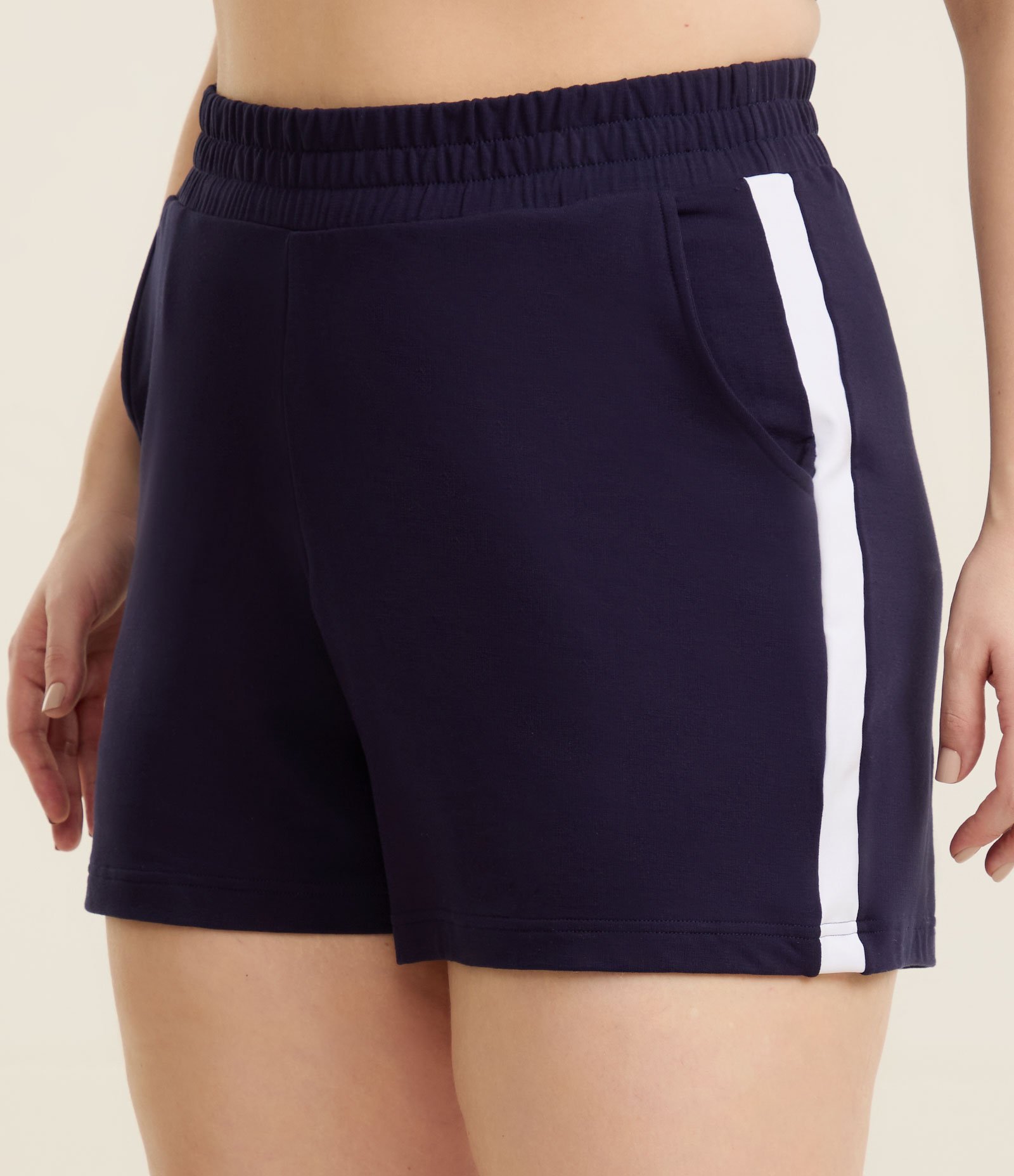 Bermuda Esportiva em Moletinho com Listra Lateral Curve & Plus Size Azul 2